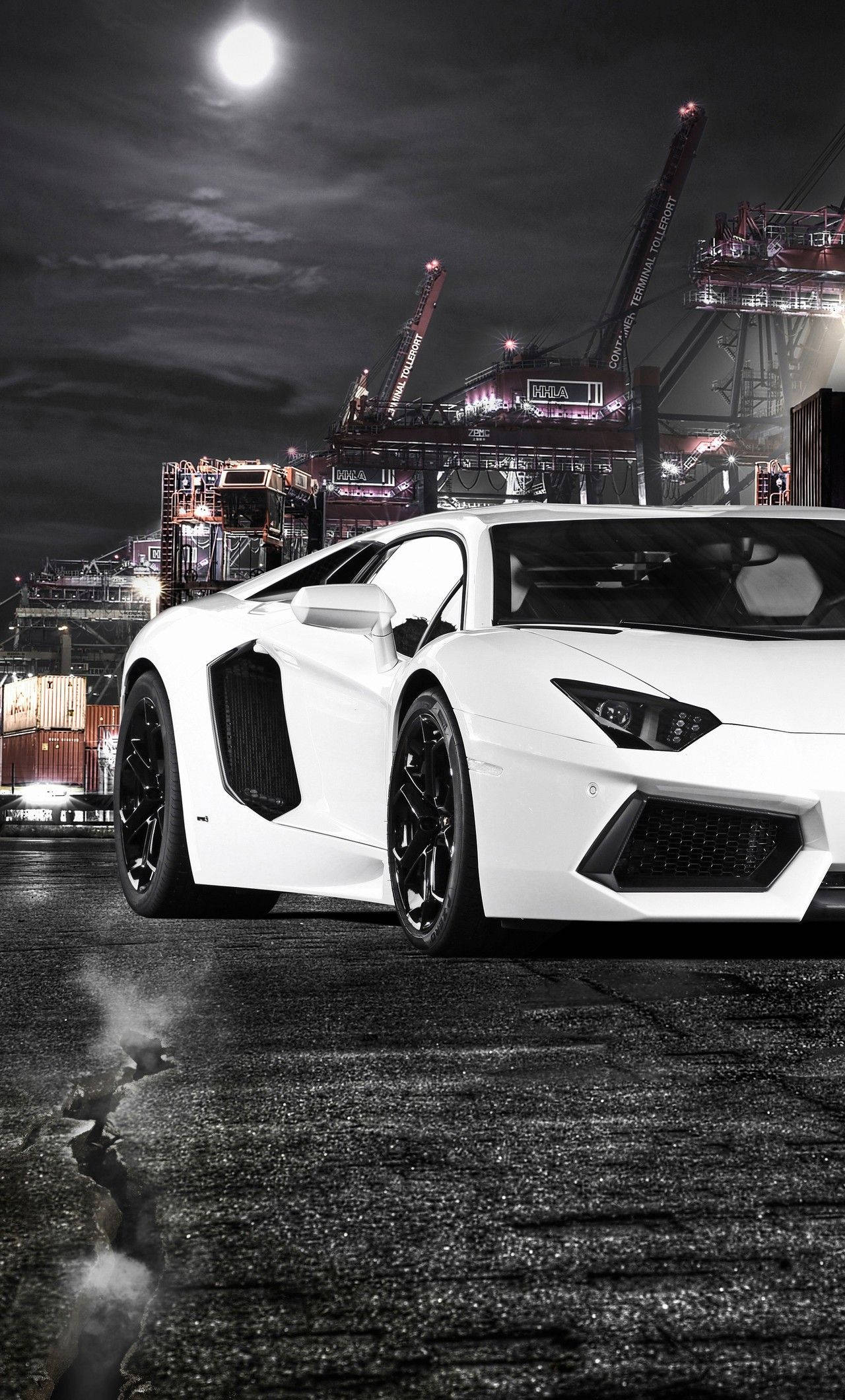 Πολυτελής Τρόπος Ζωής - Λευκή Lamborghini με ένα iPhone Ταπετσαρία