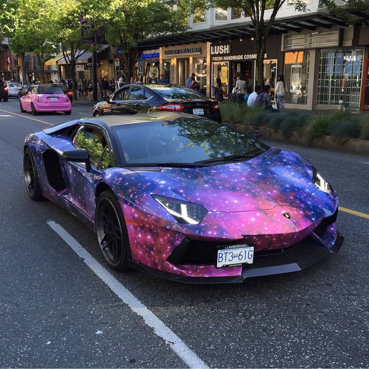 Lamborghini Γαλαξίας στον Δρόμο Ταπετσαρία