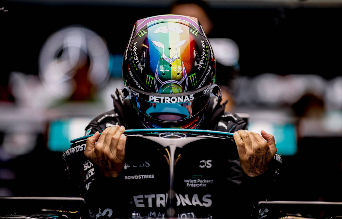 Ο Lewis Hamilton βγαίνει από το Halo Ταπετσαρία