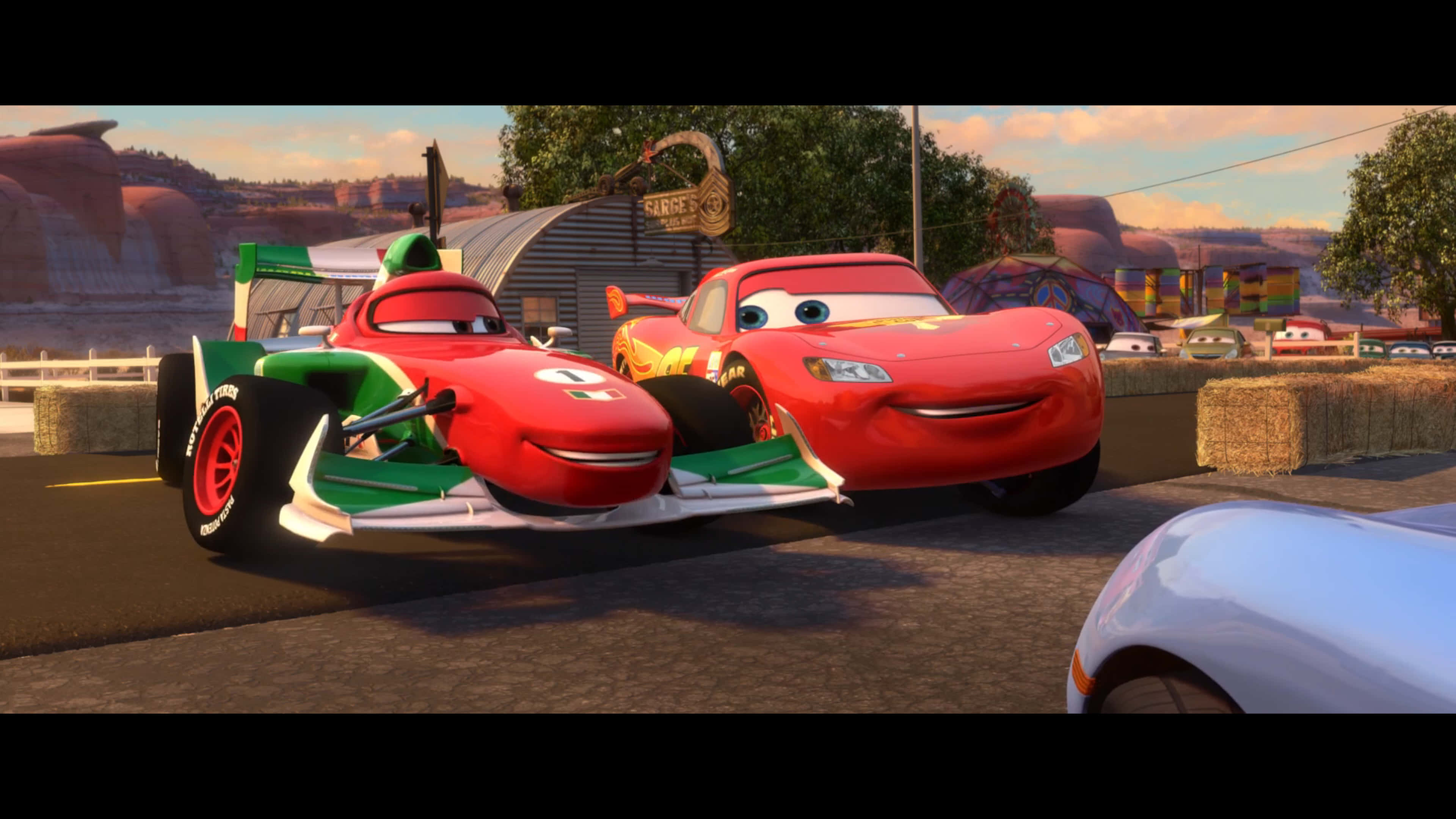 "Ο Lightning McQueen διεκδικεί τη νίκη στο Παγκόσμιο Γκραν Πρι" Ταπετσαρία