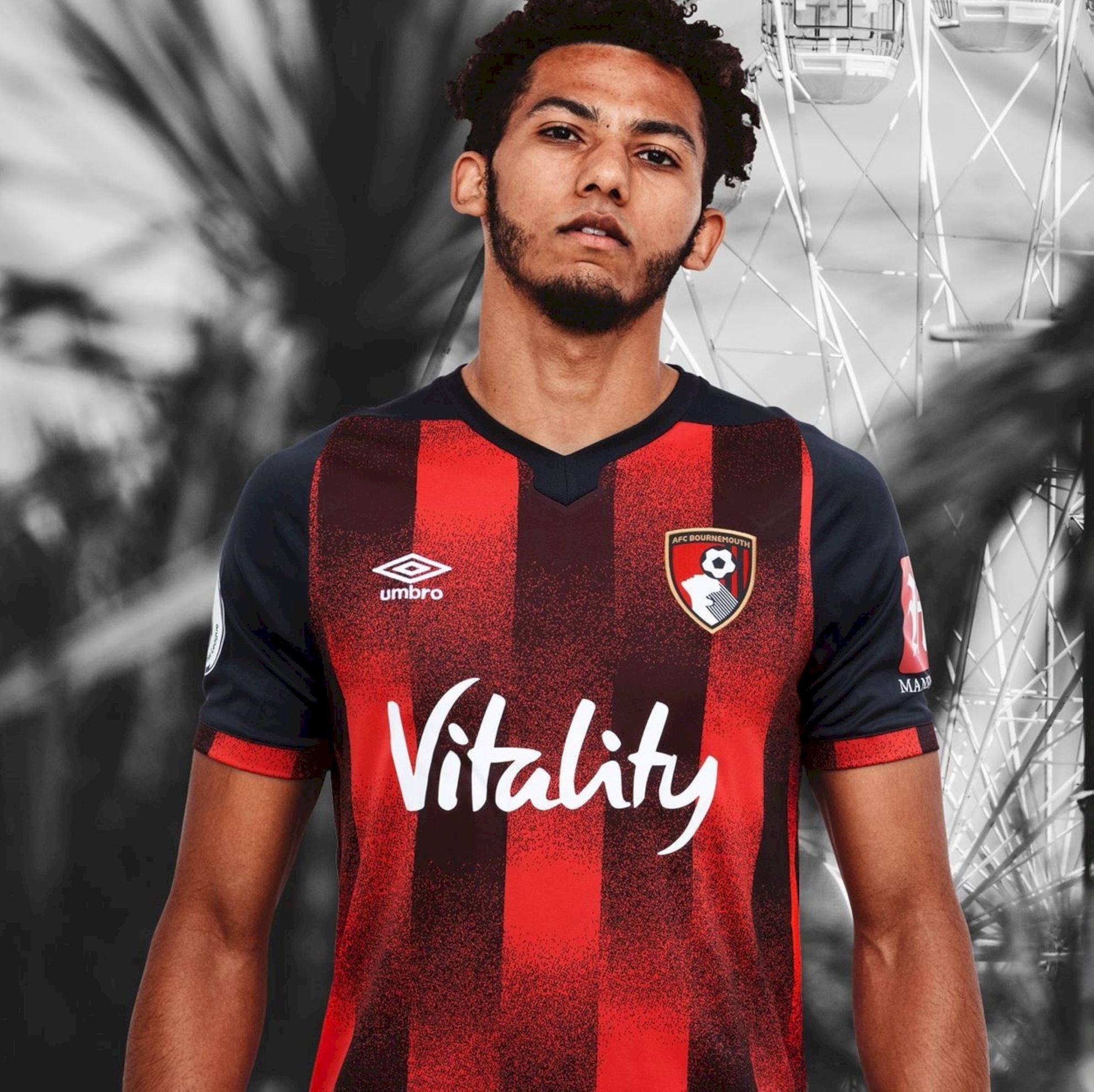 Ο Lloyd Kelly φοράει τη φανέλα της AFC Bournemouth Ταπετσαρία