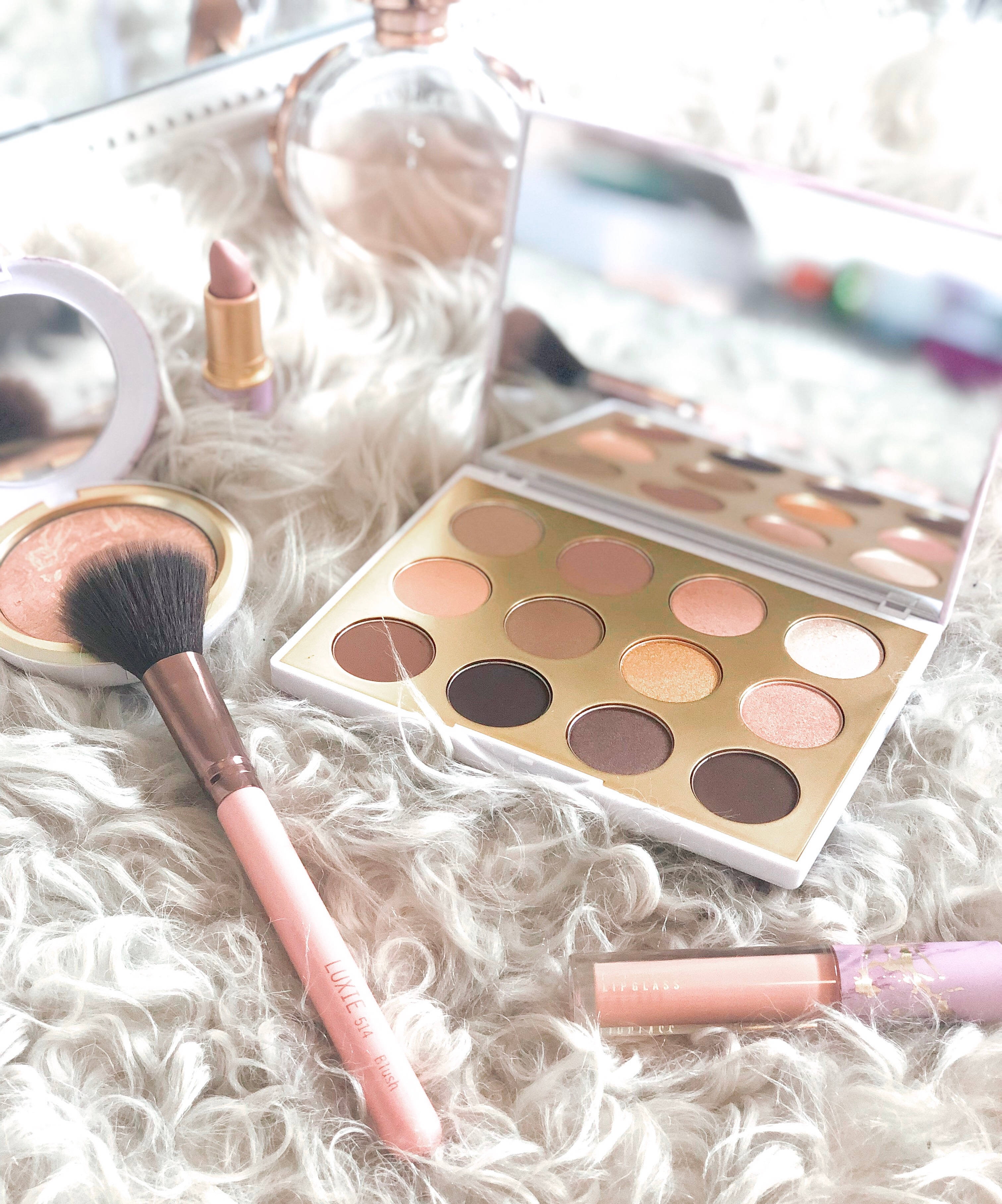 Mac Cosmetics Snow Ball Ταπετσαρία