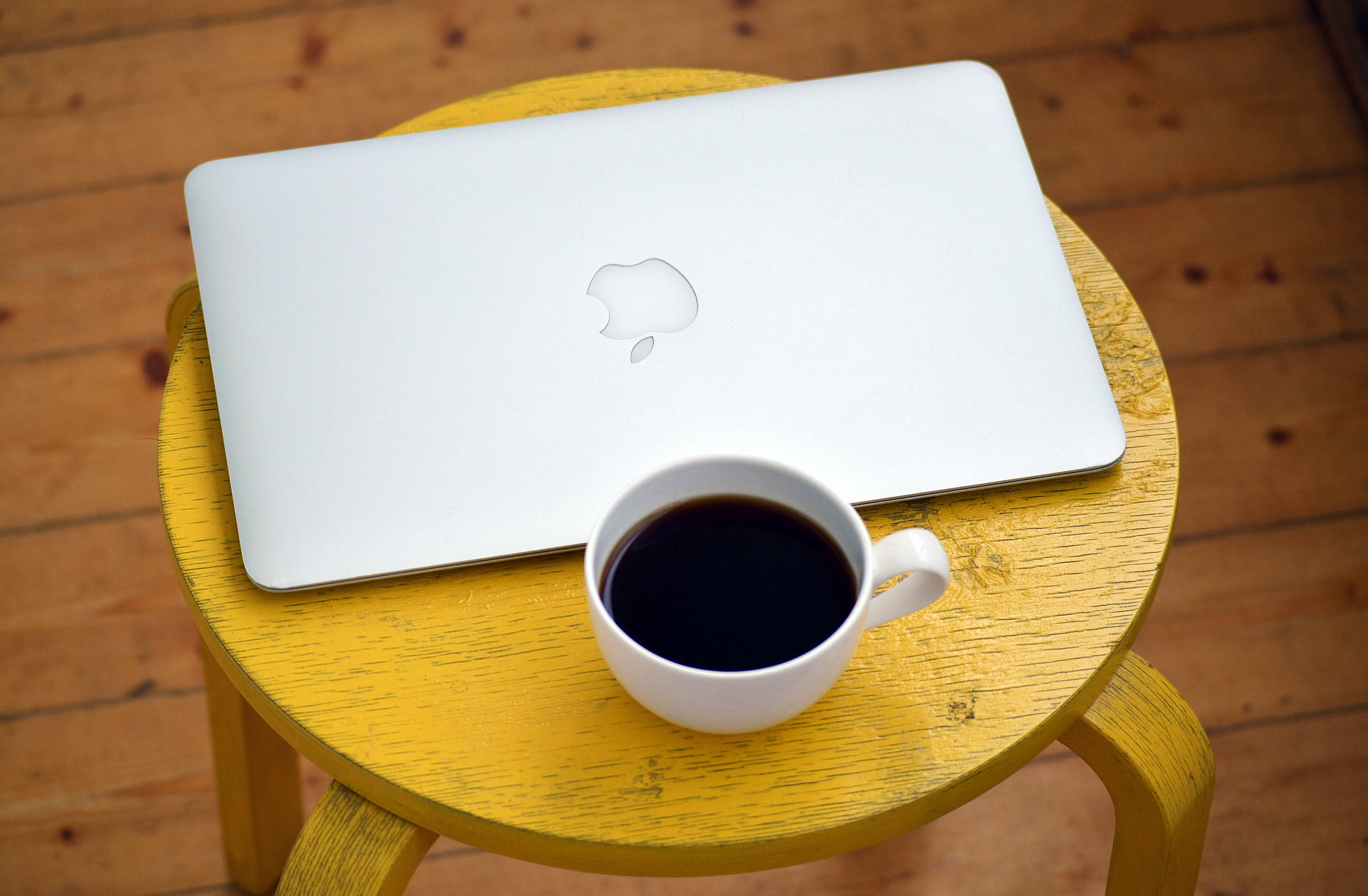 Καφές και MacBook Air Ταπετσαρία