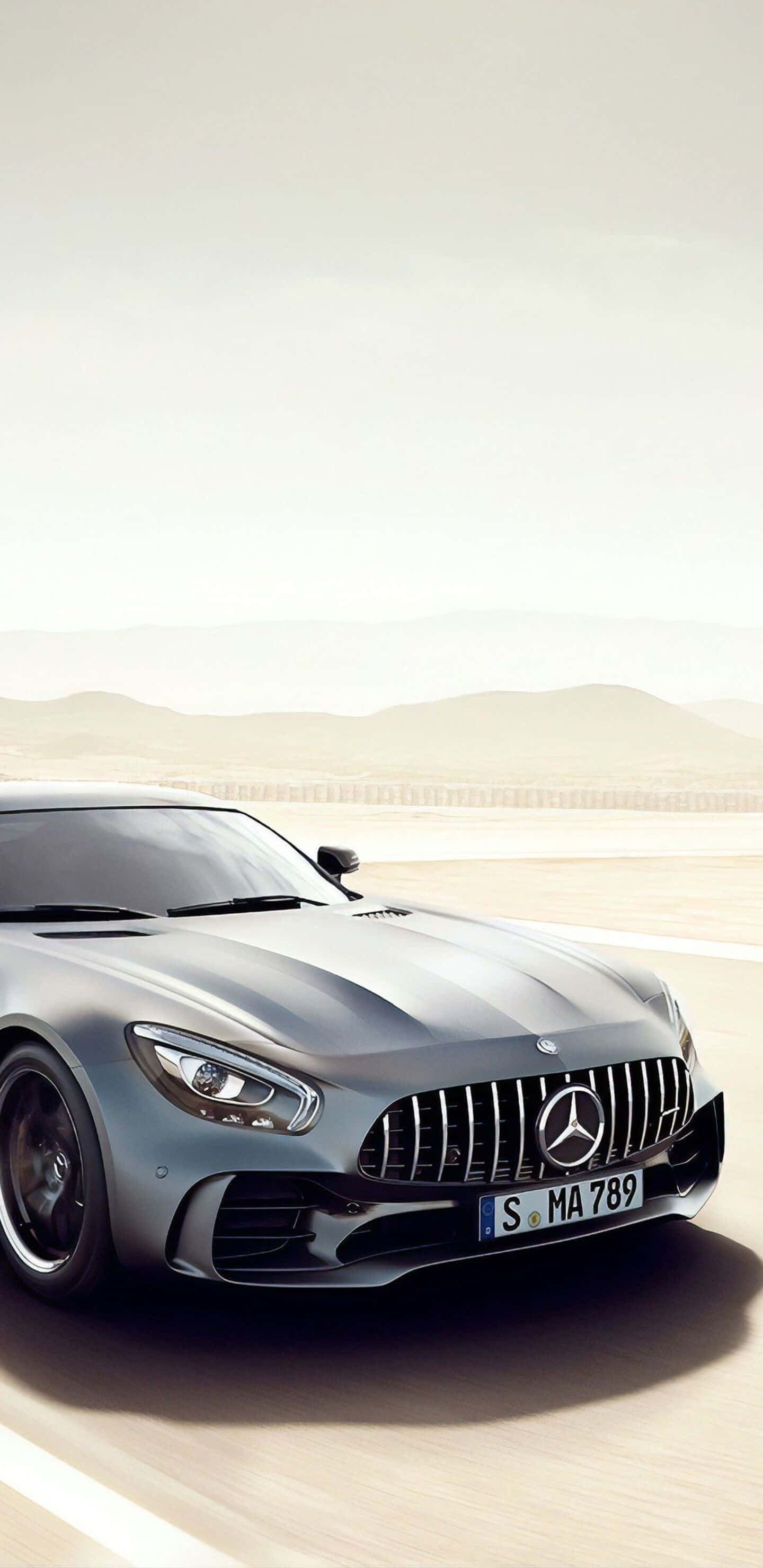 Ασημένια Mercedes σε Έρημο Δρόμο Pixel 3XL AMG GT-R Φόντο Ταπετσαρία