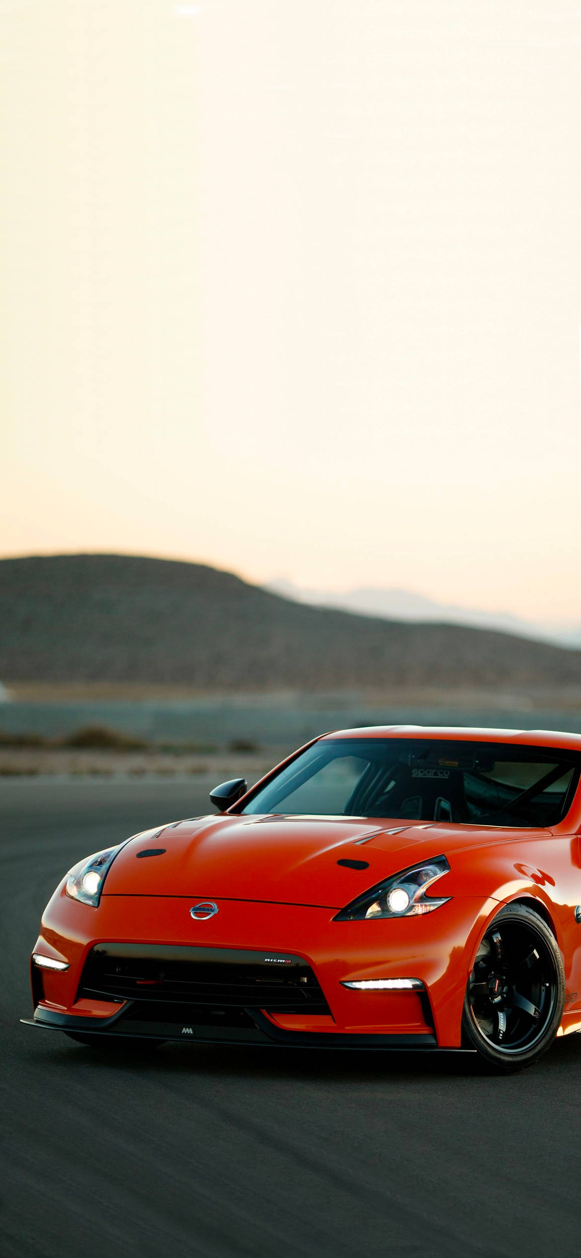 Κόκκινο Nissan 370Z Με Λόφο Ταπετσαρία