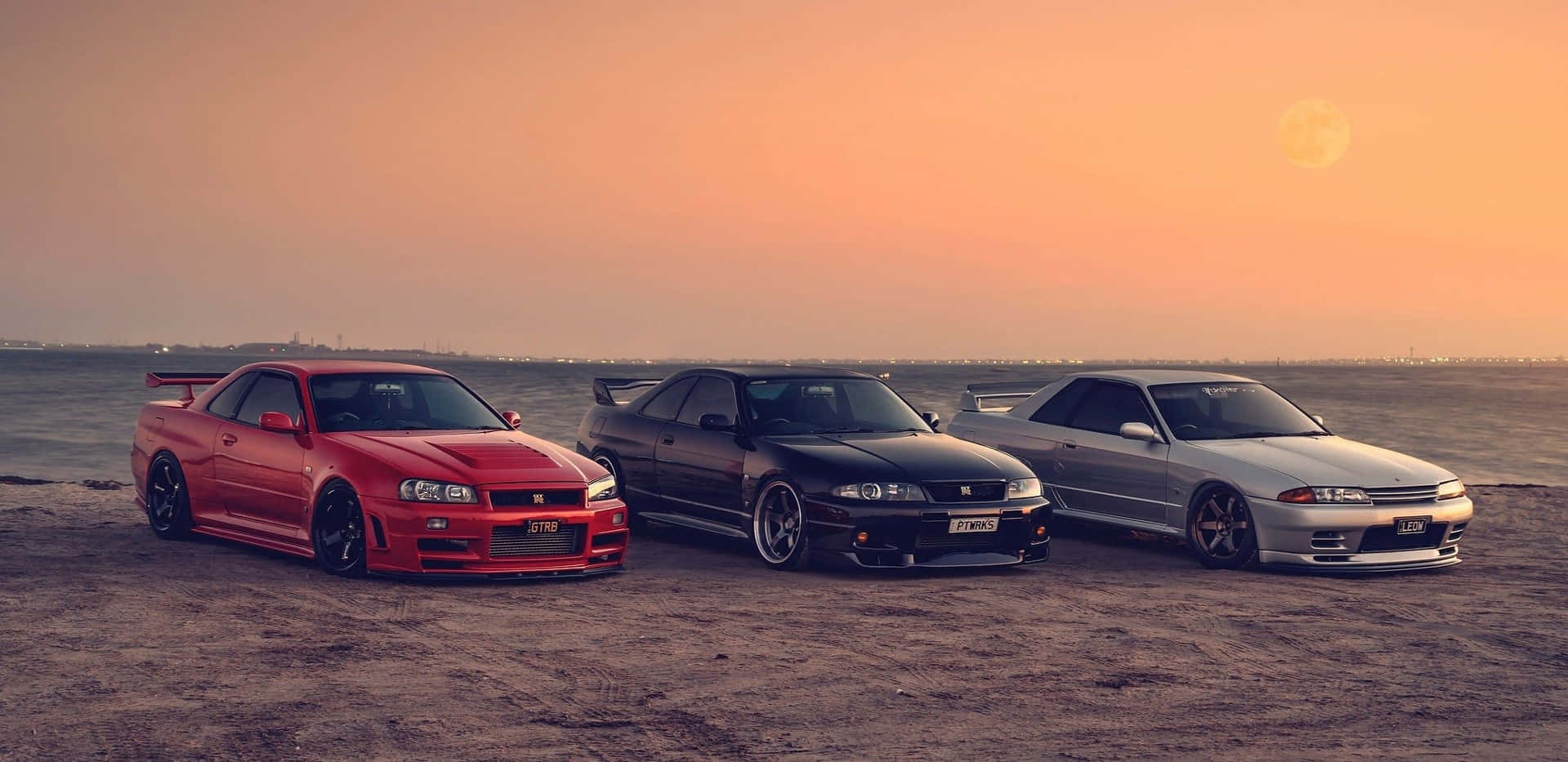 Nissan Skyline R33 GT-R Περιμένοντας τη Σειρά του να Λάμψει Ταπετσαρία