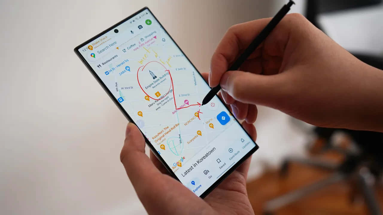 Samsung S23 Ultra με Χρήση Χαρτών Google και S Pen Ταπετσαρία