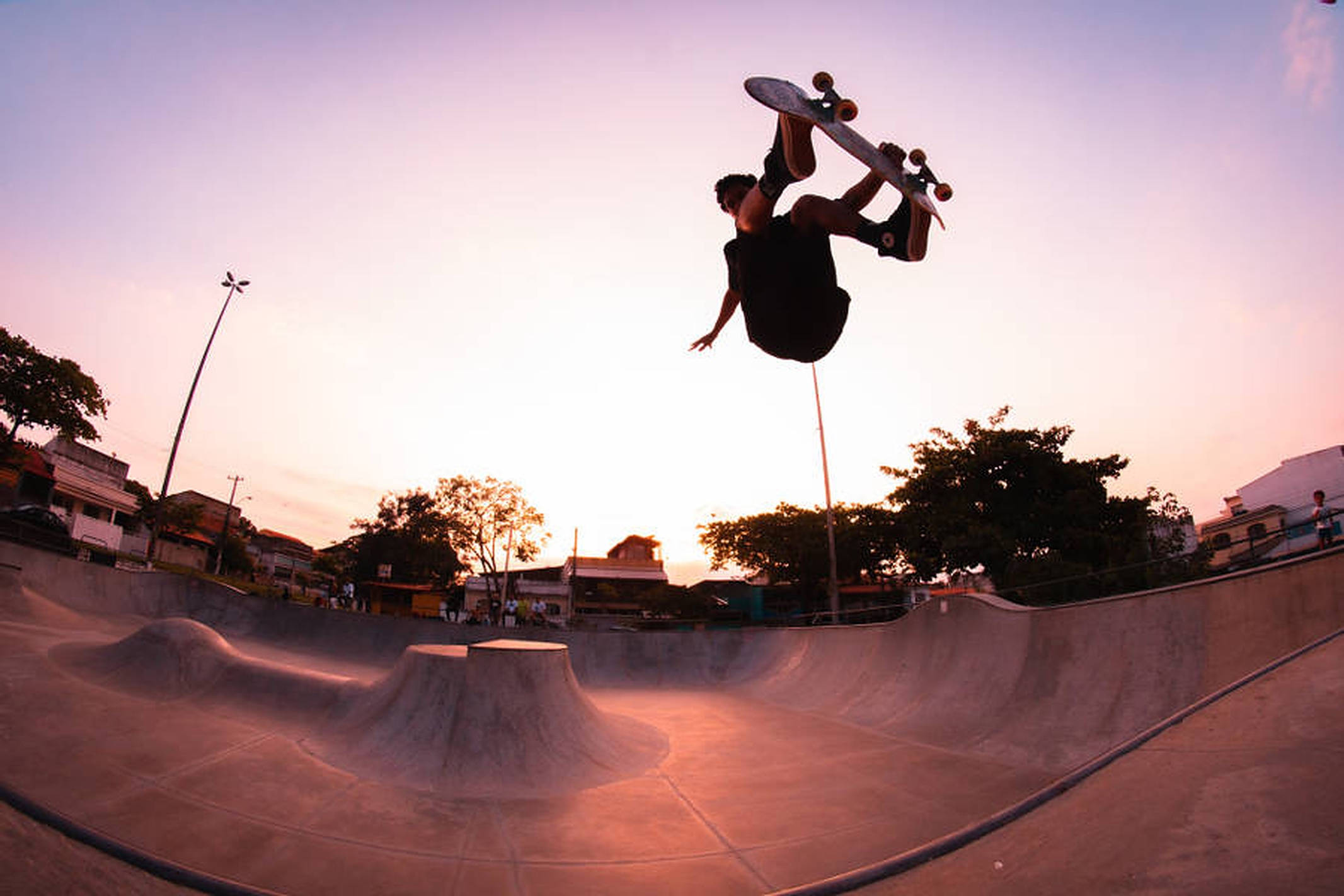 Αισθητική λήψη από χαμηλή γωνία skater boy Ταπετσαρία
