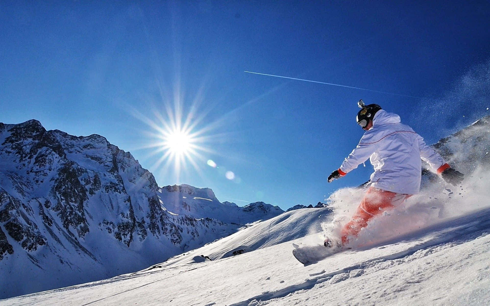 Snowboarder πετά ψηλά πάνω από ένα χιονισμένο βουνό Ταπετσαρία