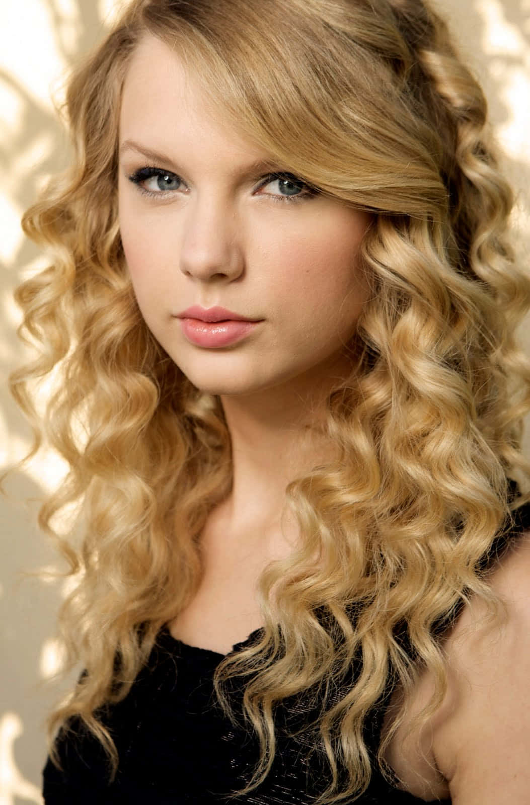 Η Taylor Swift δείχνει το όμορφο χαμόγελό της Ταπετσαρία