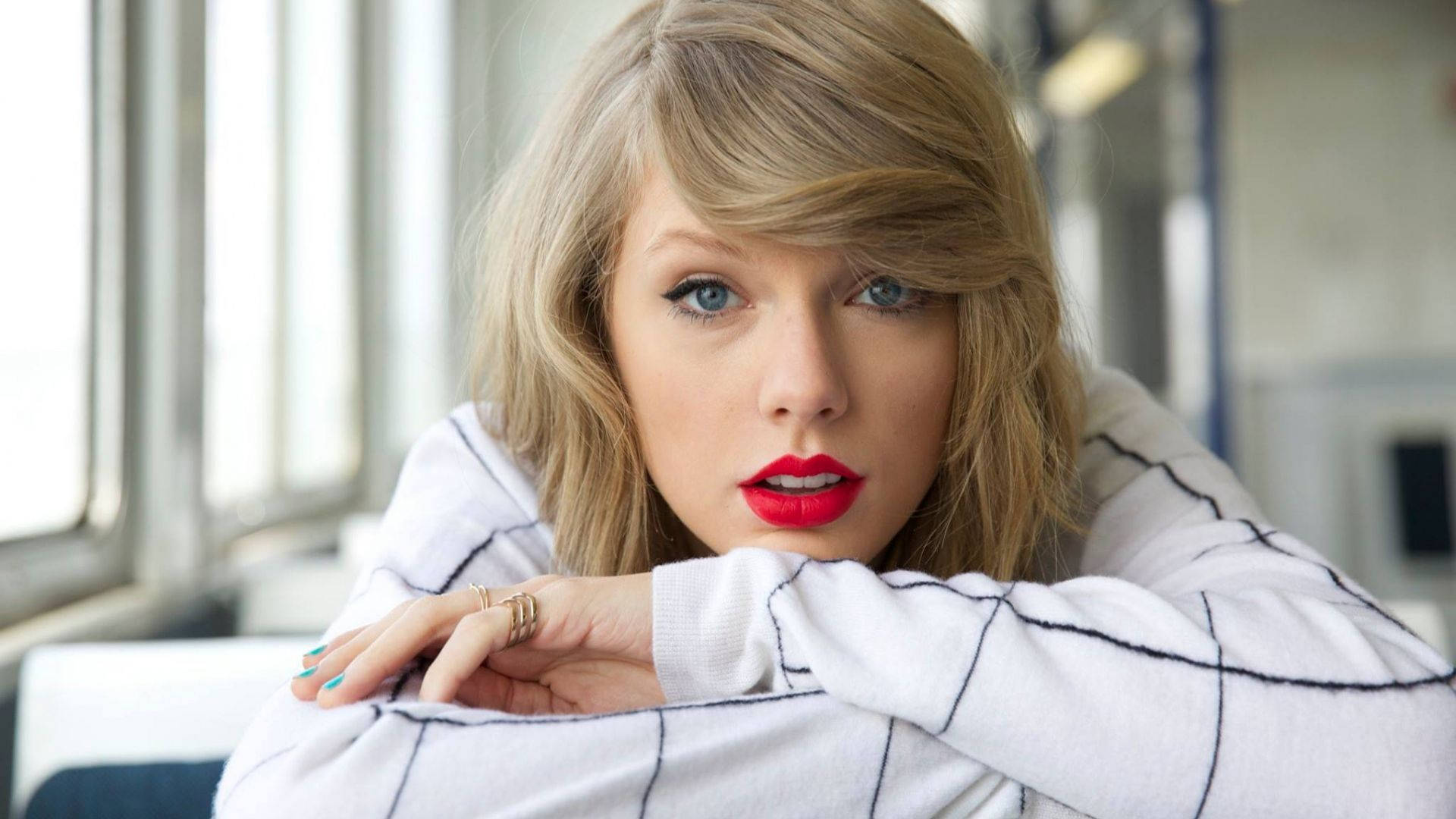 Η Taylor Swift γέρνει προς την επιτυχία Ταπετσαρία