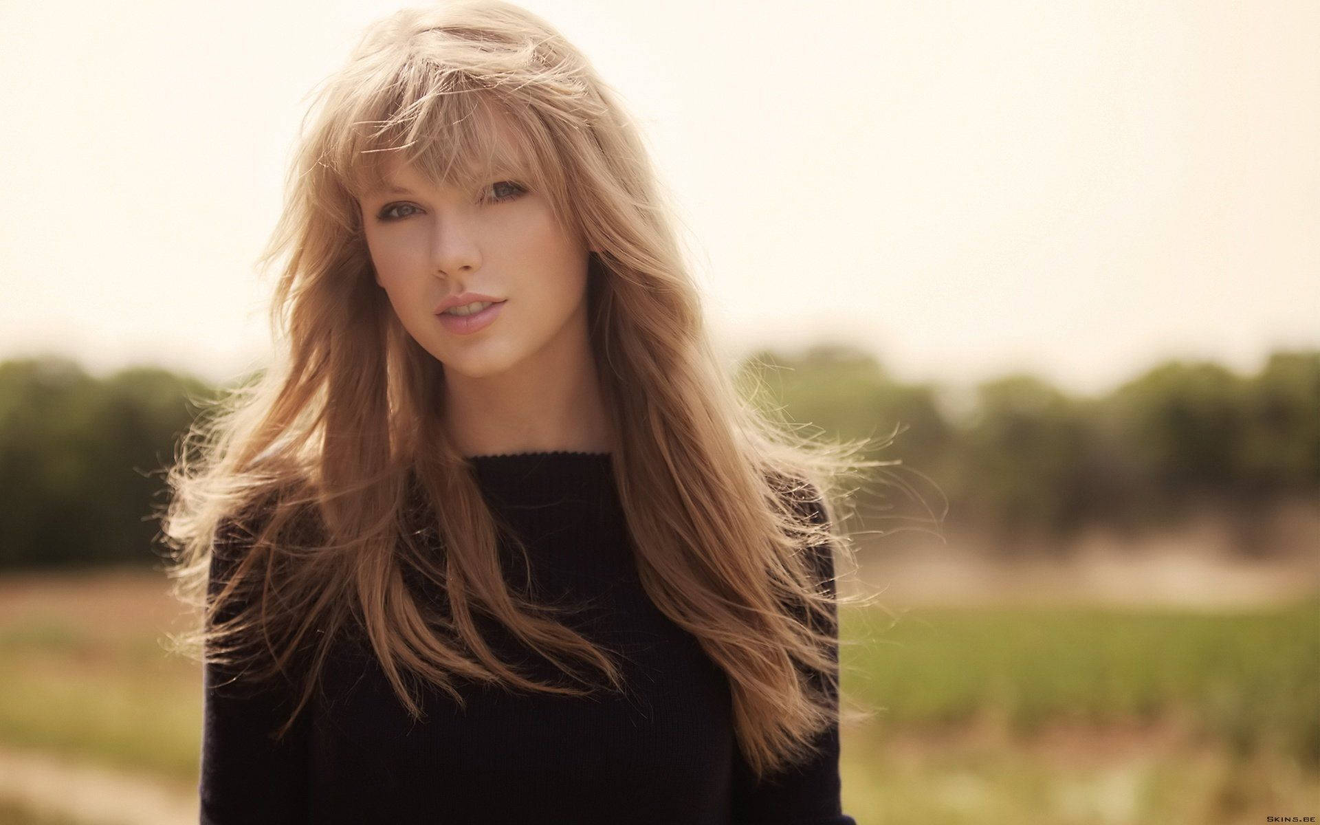 Η Taylor Swift λάμπει στη σκηνή Ταπετσαρία
