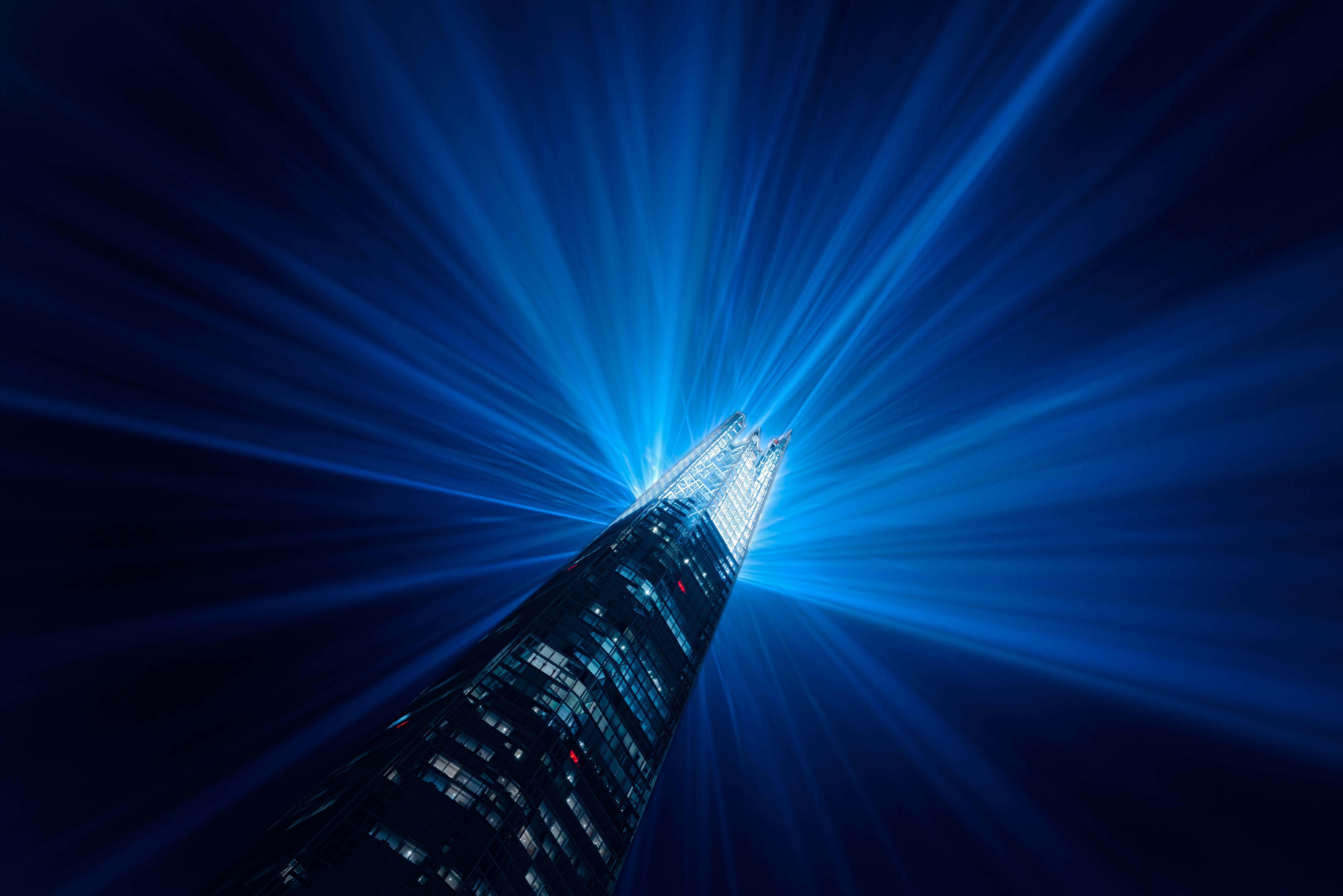 The Shard με Μπλε Φώτα που Λάμπουν Ταπετσαρία