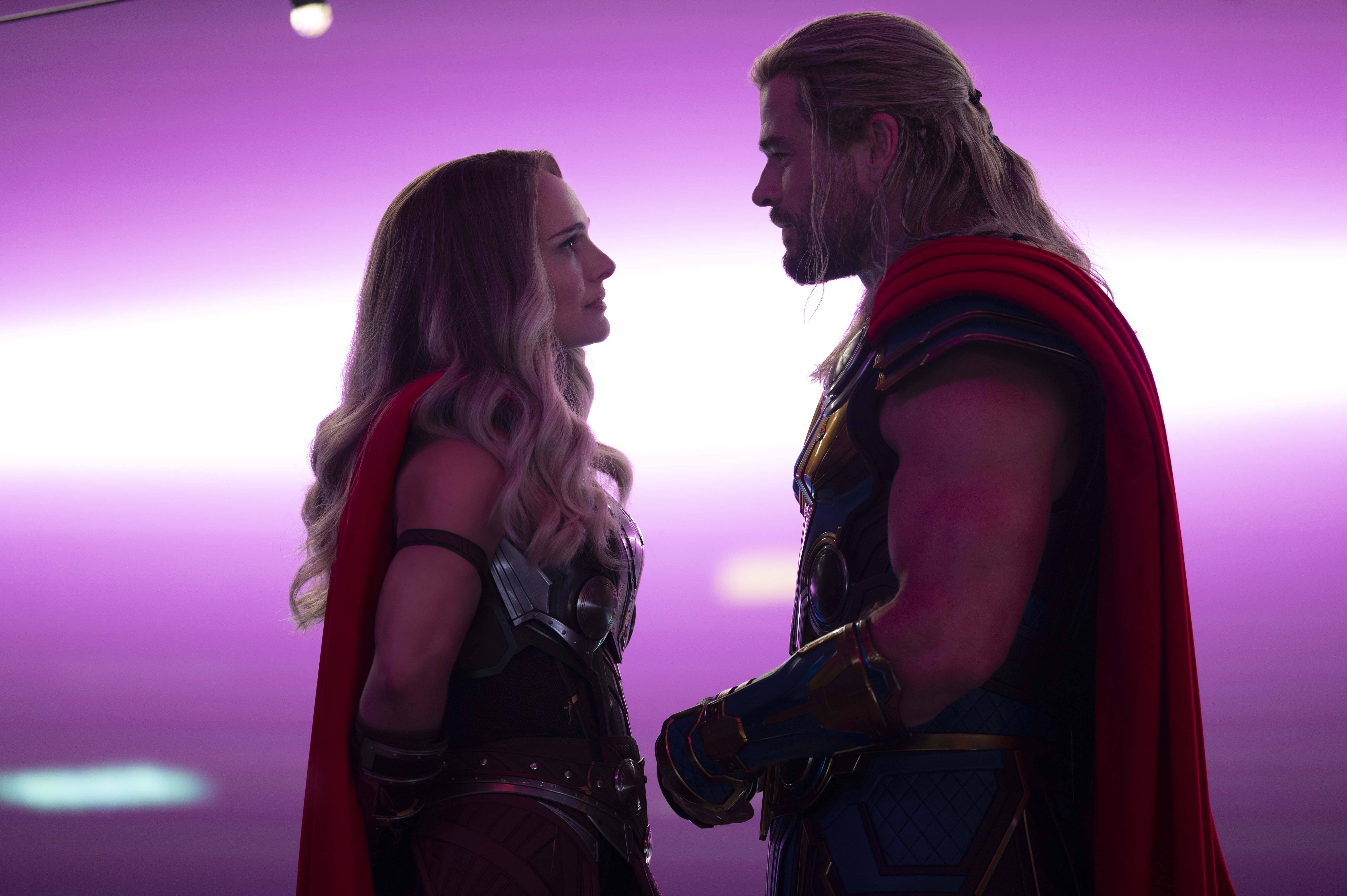 Thor Love And Thunder Ενωμένοι Εραστές Ταπετσαρία