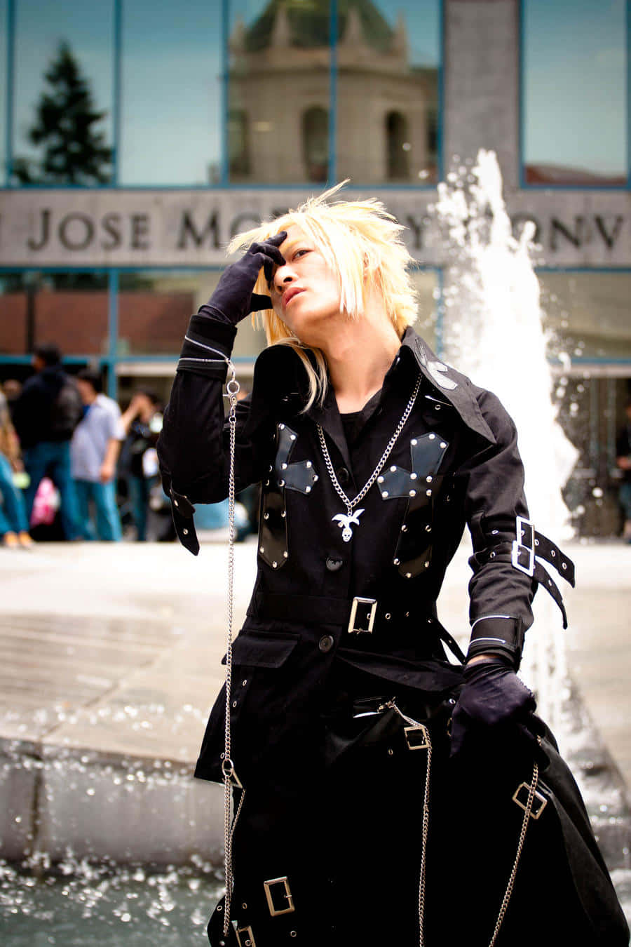 Δυναμικό Συγκρότημα Visual Kei σε Συναυλία Ταπετσαρία