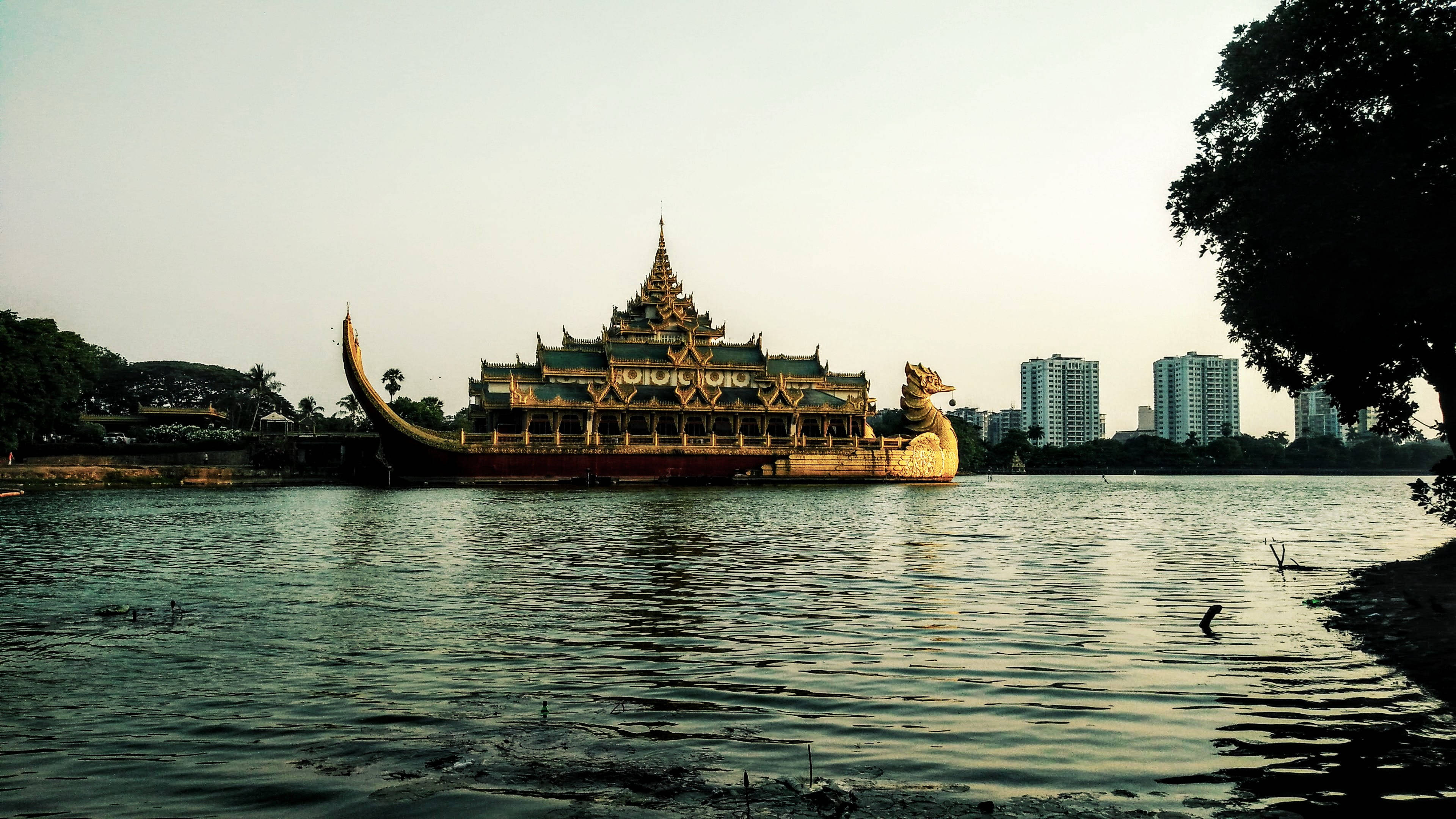 Yangon Πλωτό Εστιατόριο Ταπετσαρία