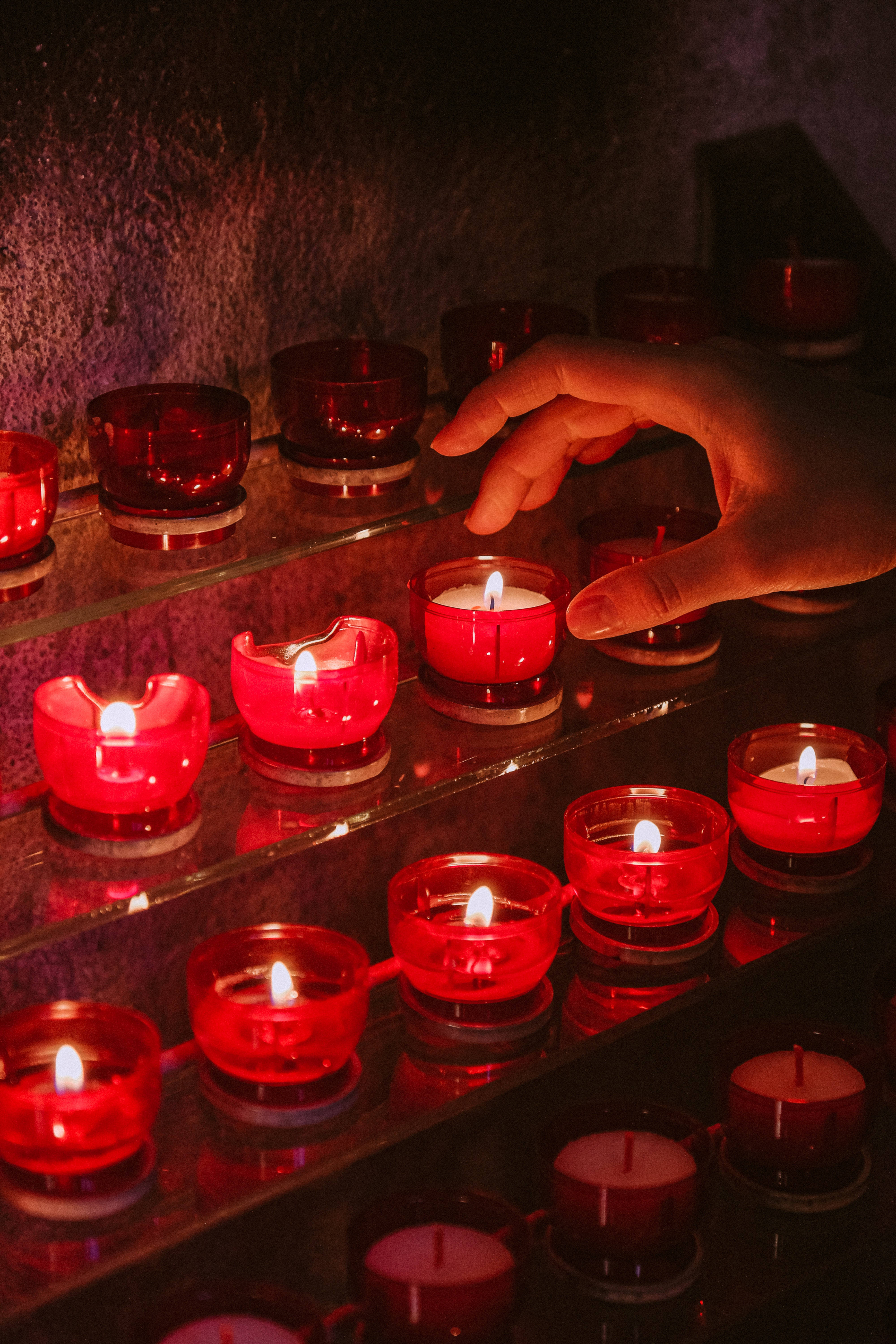 Ήρεμα Σκούρα Κόκκινα Κεριά Ταπετσαρία