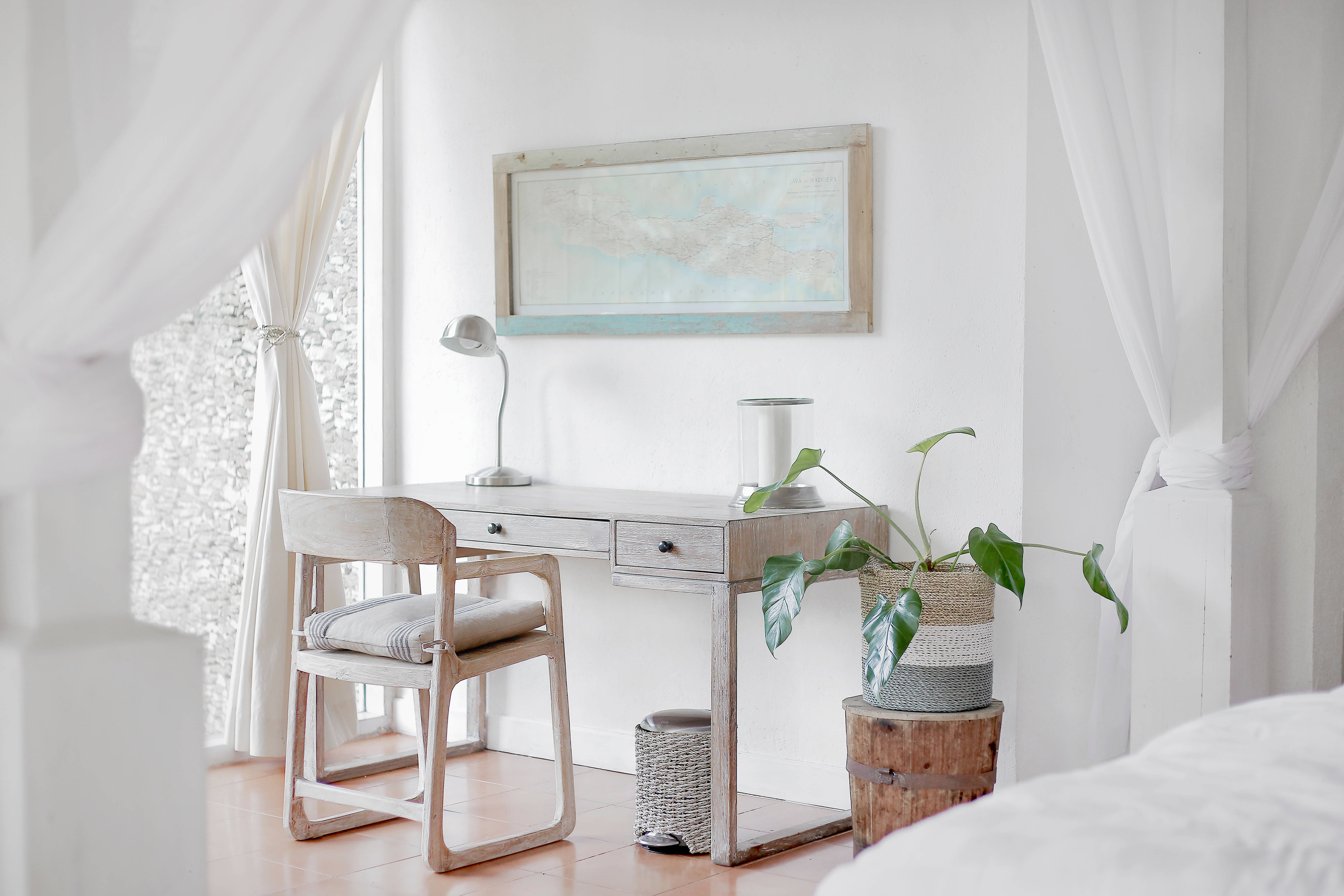 Αισθητικός Μινιμαλιστικός Χώρος Μελέτης Ταπετσαρία