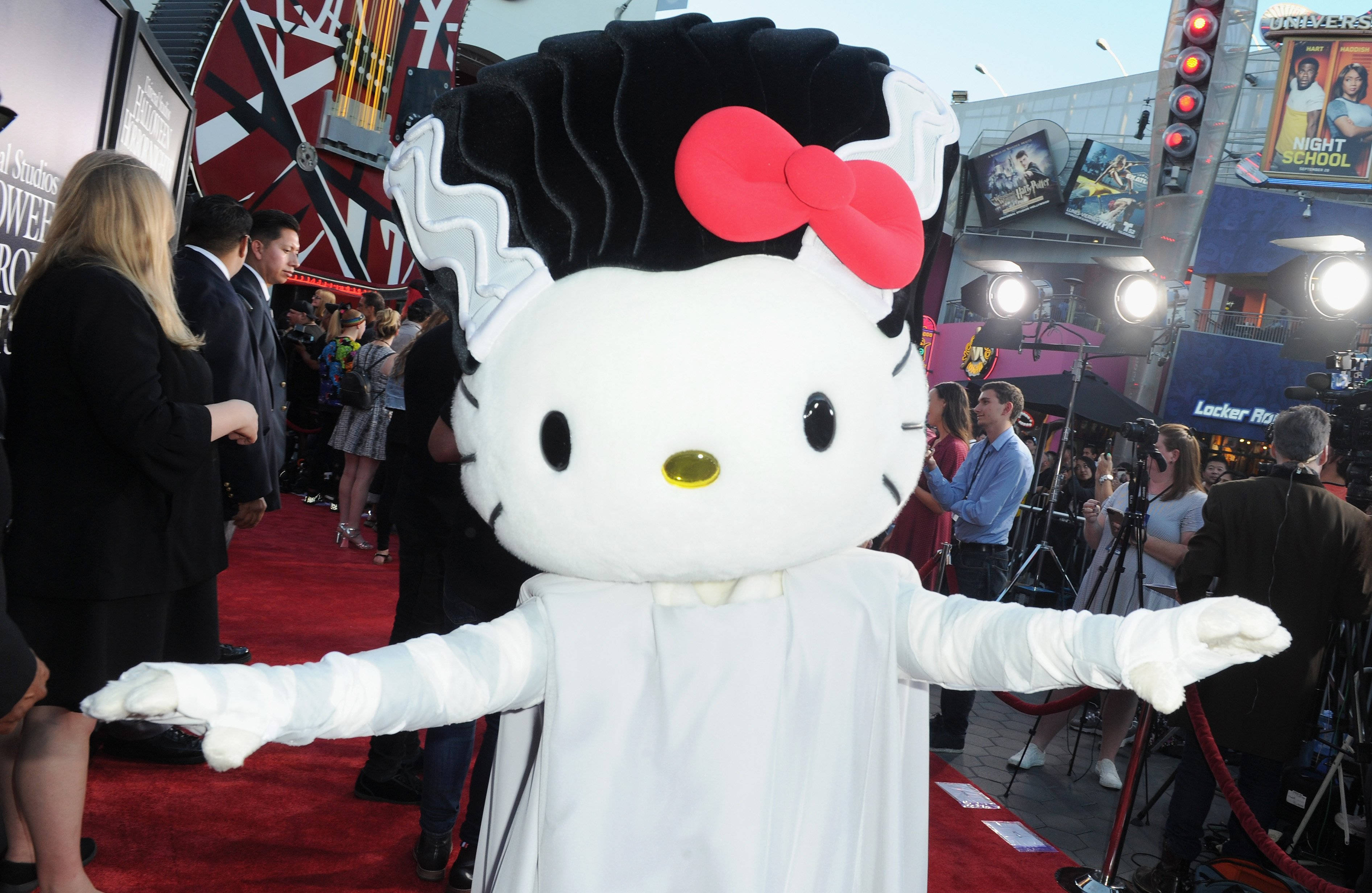 Ανατριχιαστική Μούμια Hello Kitty για το Χαλοουίν Ταπετσαρία