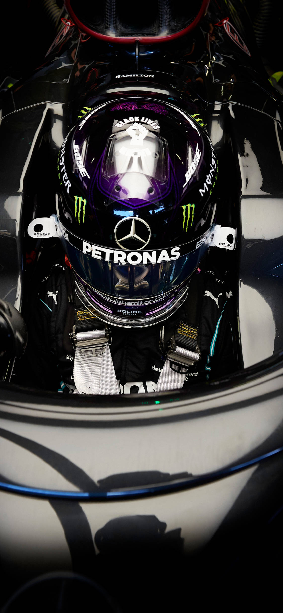 Ανεβάστε ταχύτητα με τη Mercedes F1 και το iPhone! Ταπετσαρία