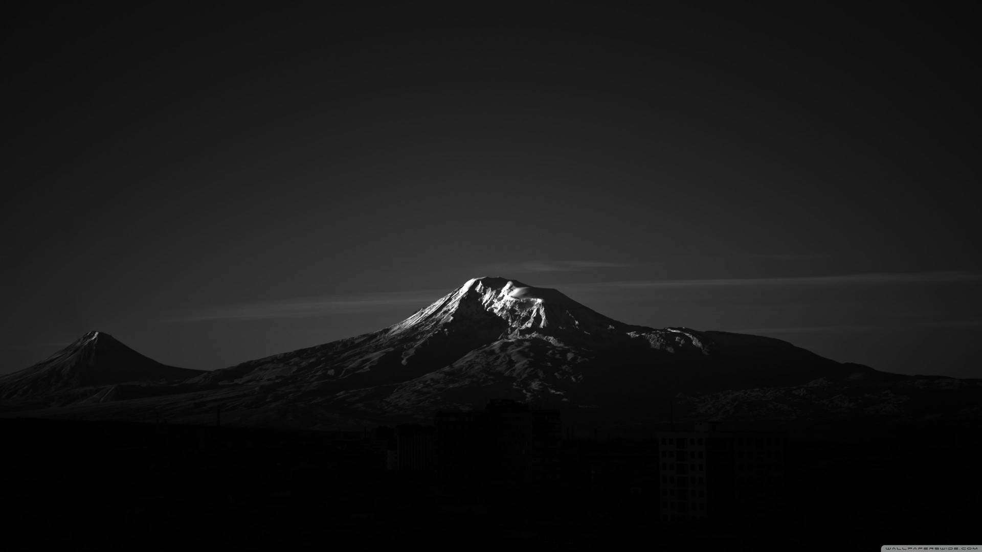 Σκοτεινό μικρό βραχώδες βουνό 4k ταπετσαρία.