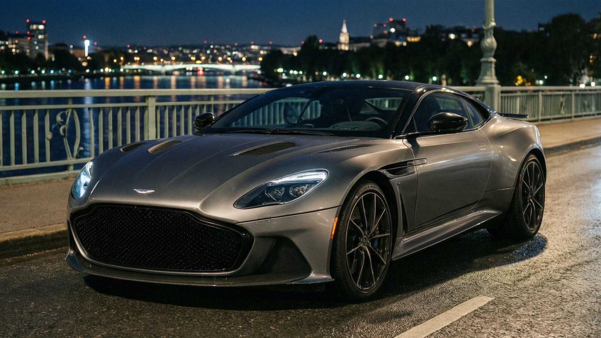Aston Martin DBS Superleggera σε μια γέφυρα τη νύχτα με φώτα πόλης. — Cool cars GIF Ταπετσαρία