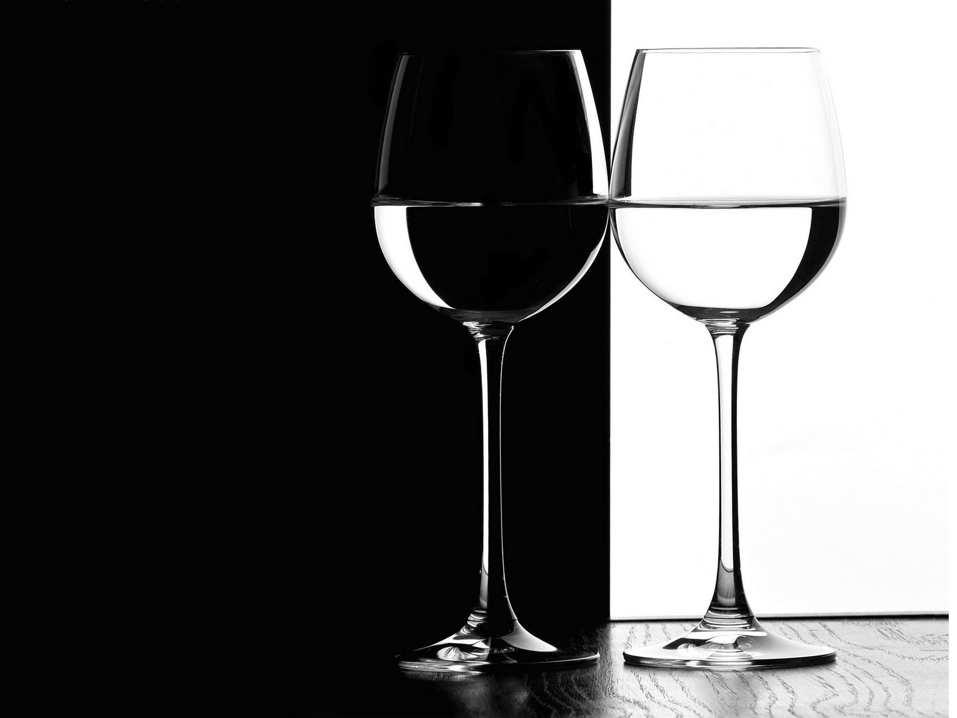 Καταπληκτική Μαύρη Αισθητική Ταπετσαρία με ποτήρια κρασιού — Μαύρο Ταπετσαρία
