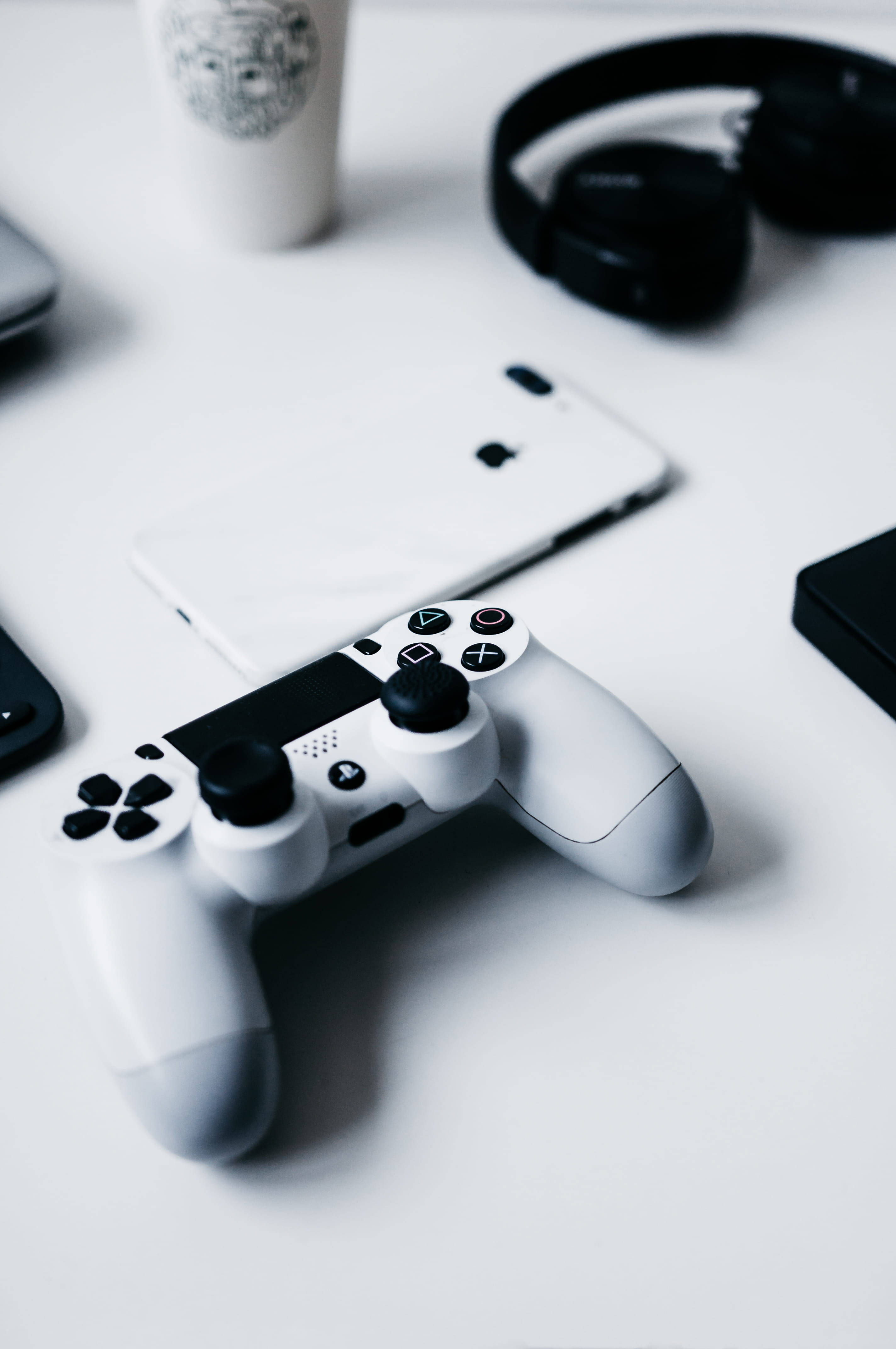 Γραφείο iPhone με Χειριστήριο PlayStation Ταπετσαρία