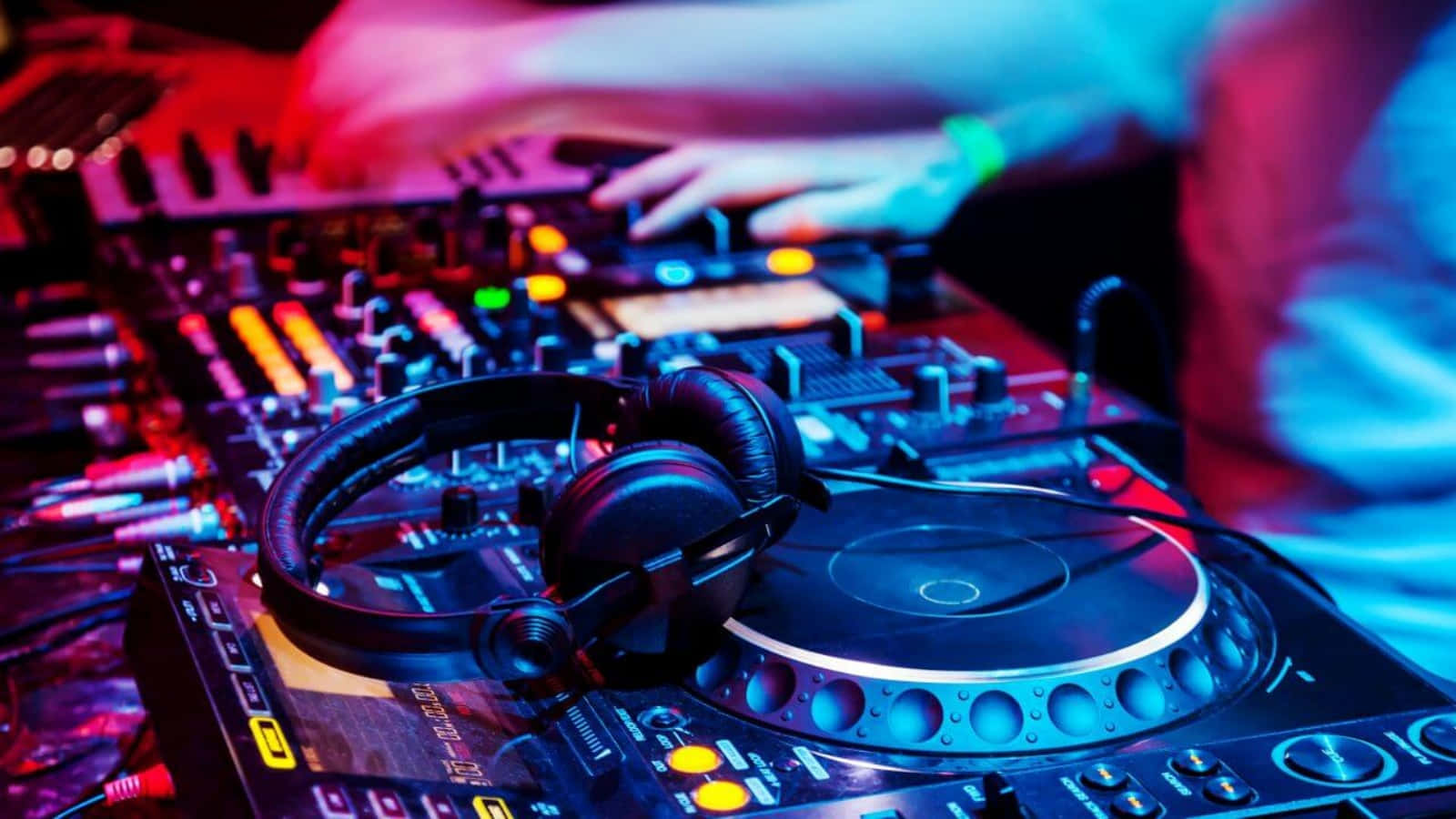 Εικόνα DJ Setup Νυχτερινού Κέντρου Μουσικής Ταπετσαρία