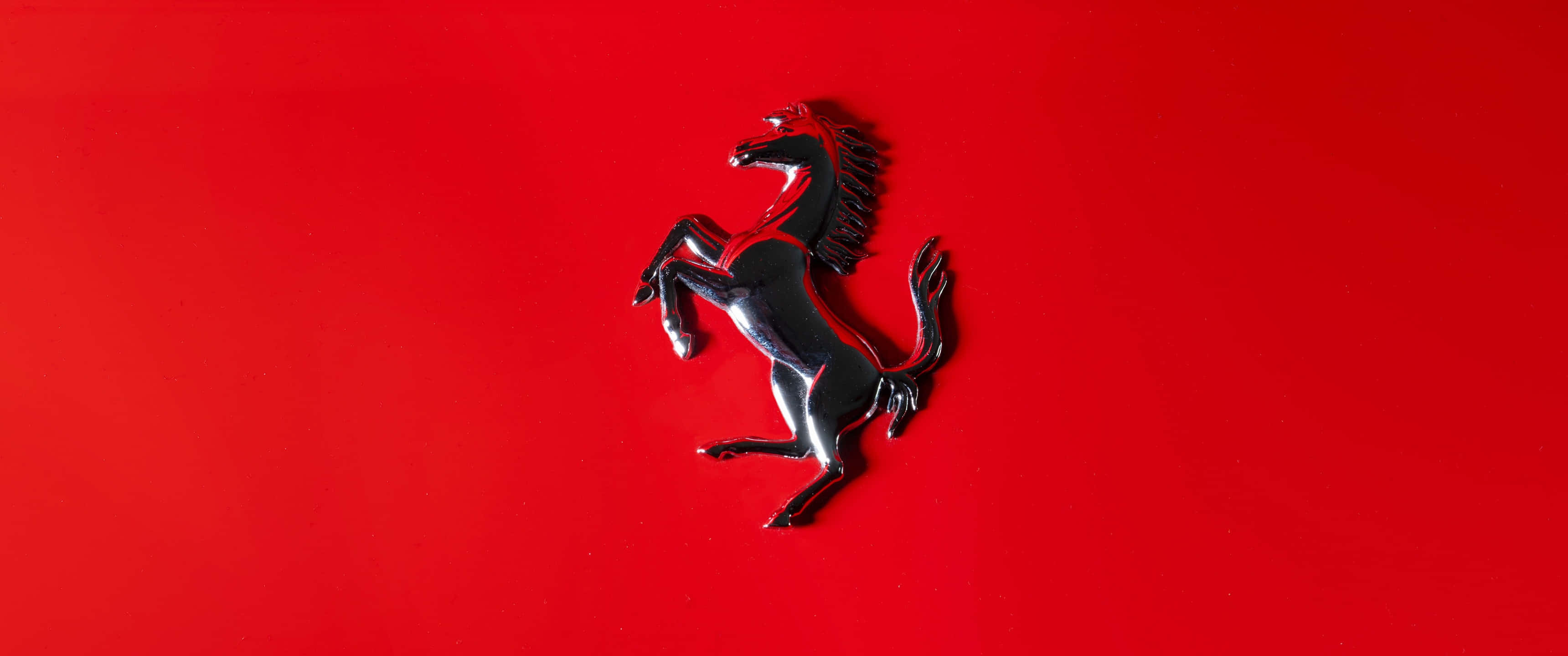 Εντυπωσιακό Φόντο με το Λογότυπο της Ferrari Ταπετσαρία