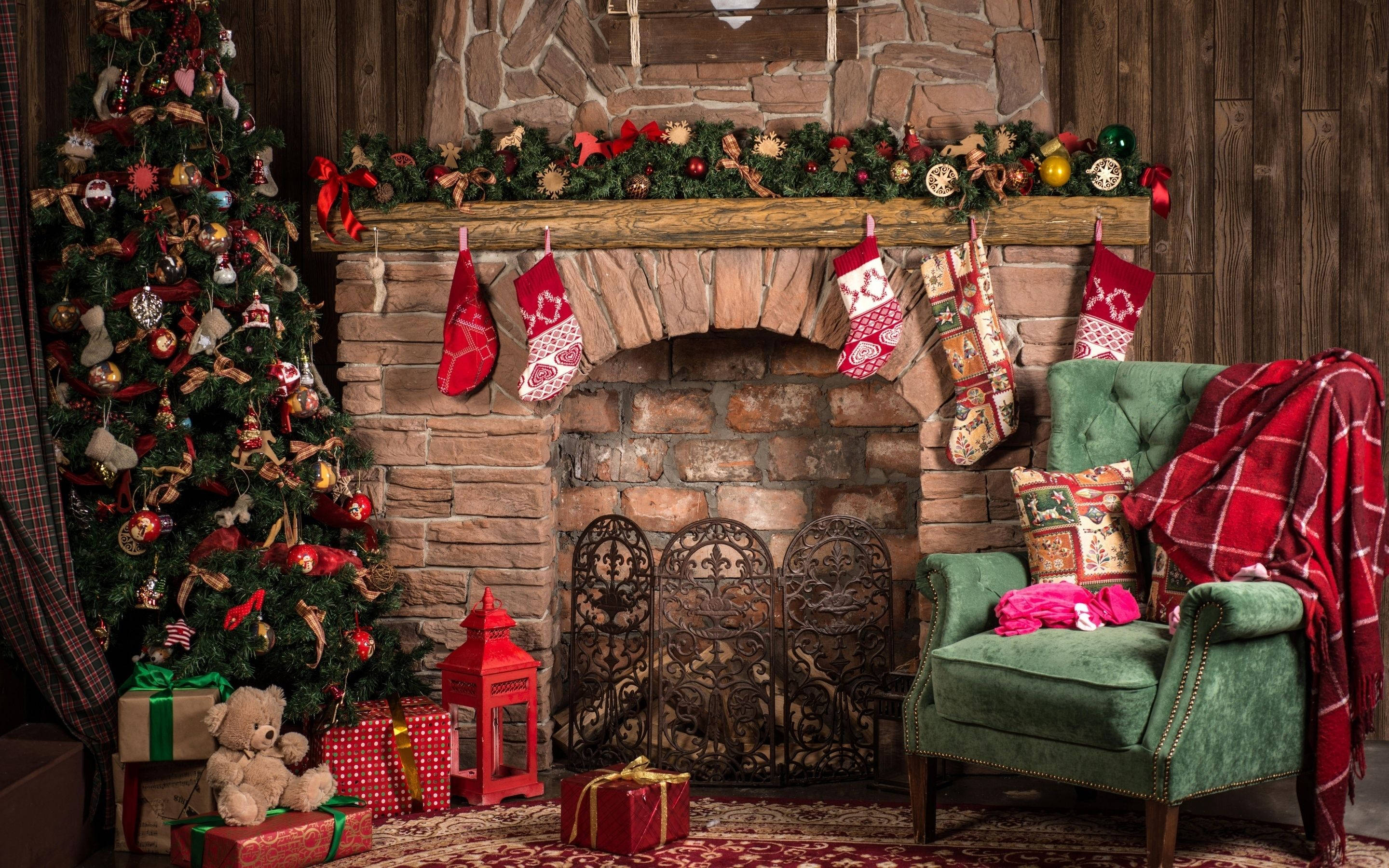 Ζεστή Χριστουγεννιάτικη Αισθητική Τζακιού Ταπετσαρία