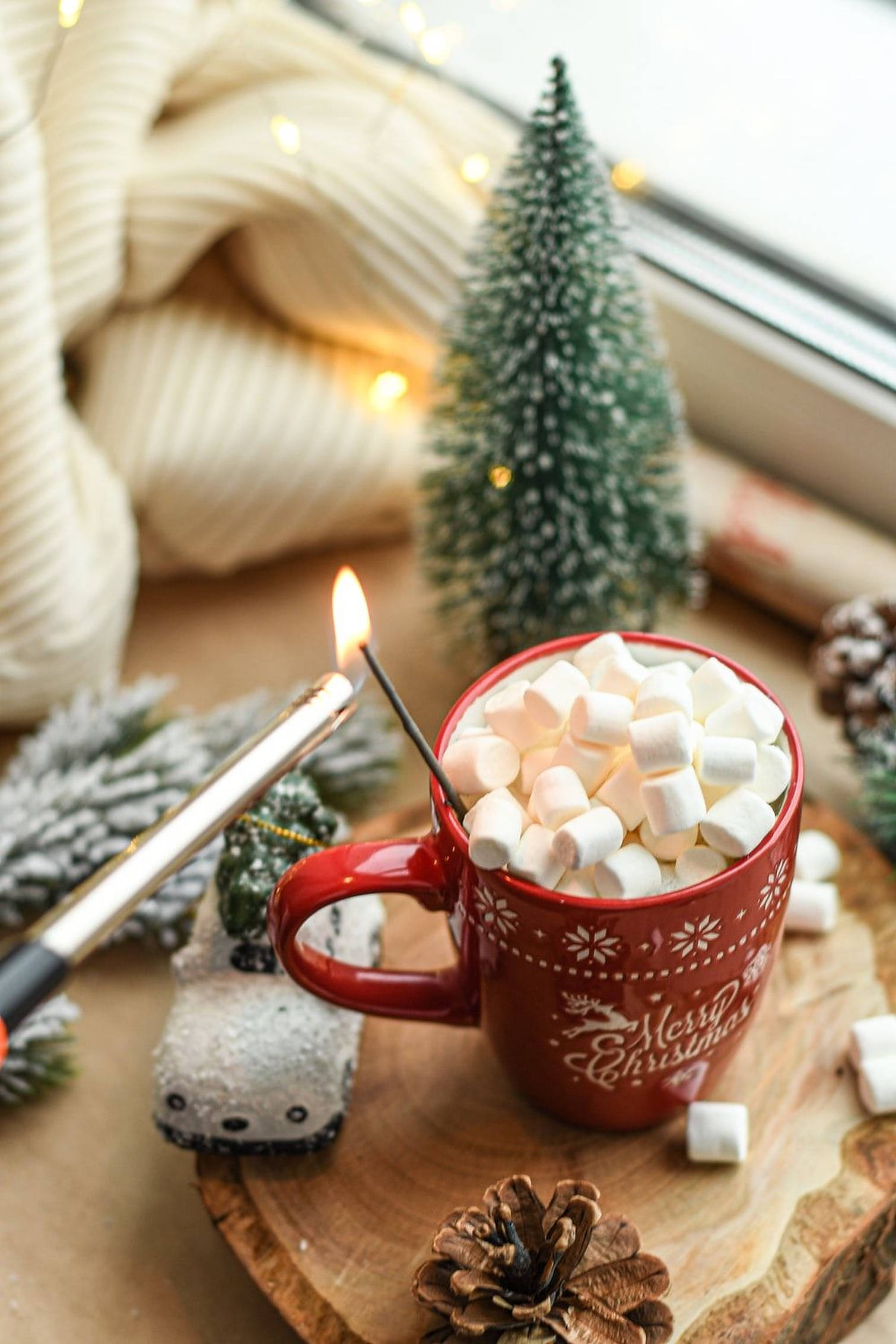 Ζεστό χριστουγεννιάτικο ρόφημα με marshmallows Ταπετσαρία
