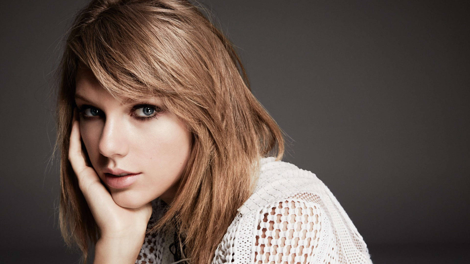 Υπέροχη ταπετσαρία της Taylor Swift με μαύρο smokey μακιγιάζ ματιών. — Taylor Swift Ταπετσαρία