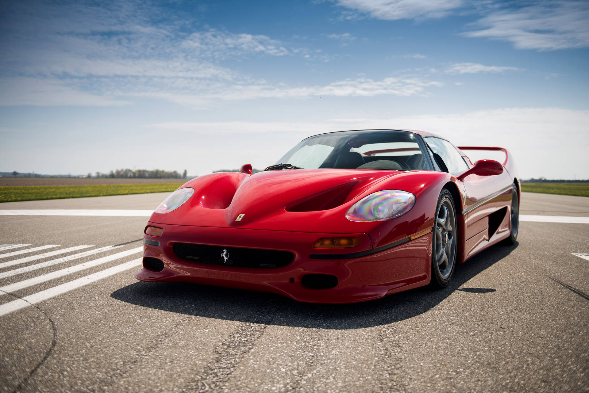 Κόκκινη Ferrari F50 σε διάβαση πεζών ταπετσαρία. — Ferrari Ταπετσαρία