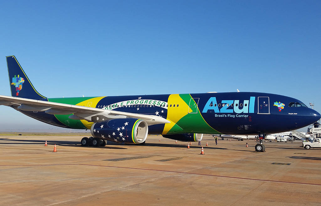 Η Μεγαλοπρεπής Νυχτερινή Απογείωση της Azul Airlines Ταπετσαρία