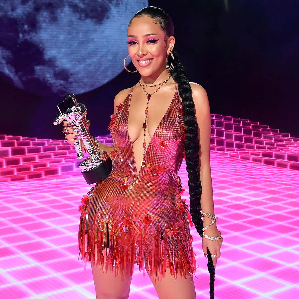 Η ποπ αίσθηση Doja Cat σε συναυλία Ταπετσαρία