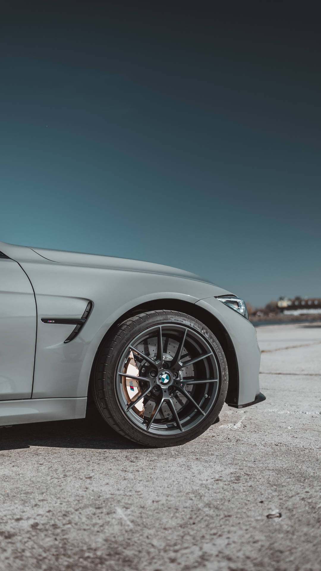 Πλαϊνή όψη ταπετσαρίας τροχού γκρι BMW με λογότυπο — Bmw Ταπετσαρία