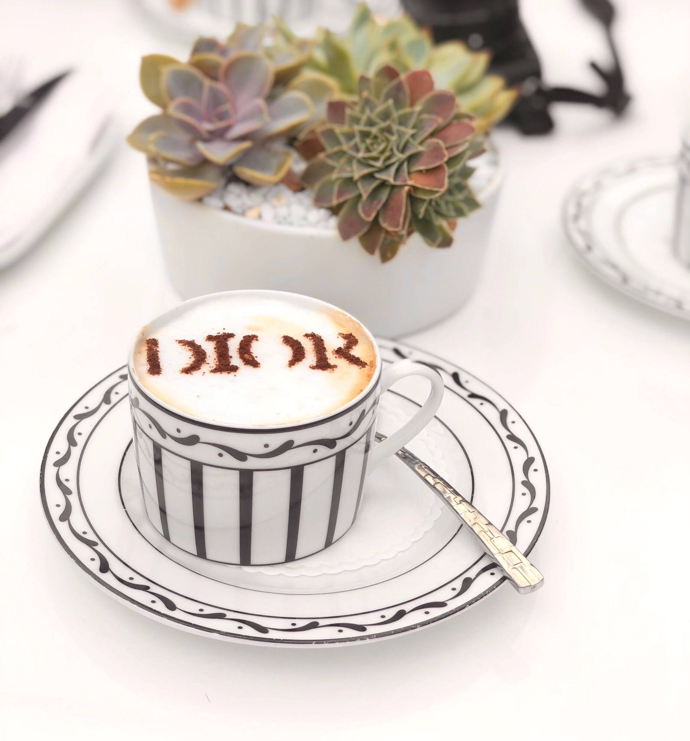 Καπουτσίνο Dior Cafe Ταπετσαρία