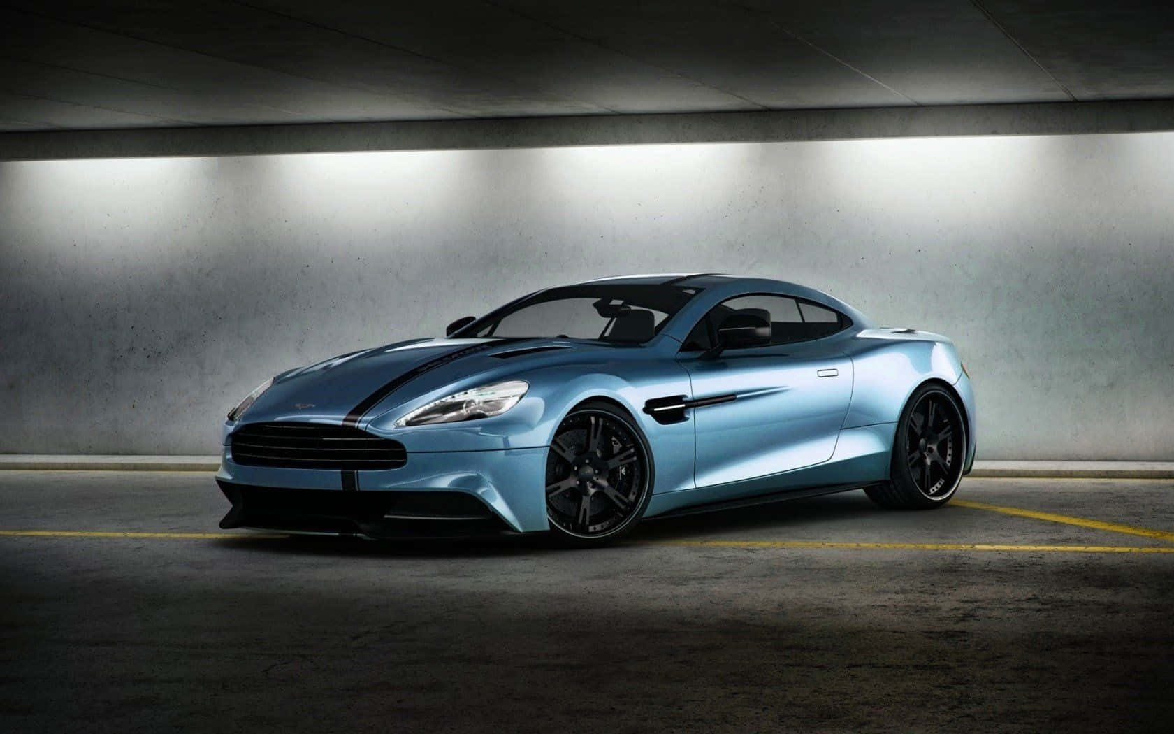Κομψό Aston Martin Vanquish εν κινήσει Ταπετσαρία