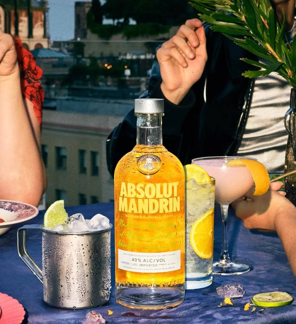 Λεζάντα: Absolut Mandarin Vodka με Δροσερό Κοκτέιλ Λεμονιού Ταπετσαρία