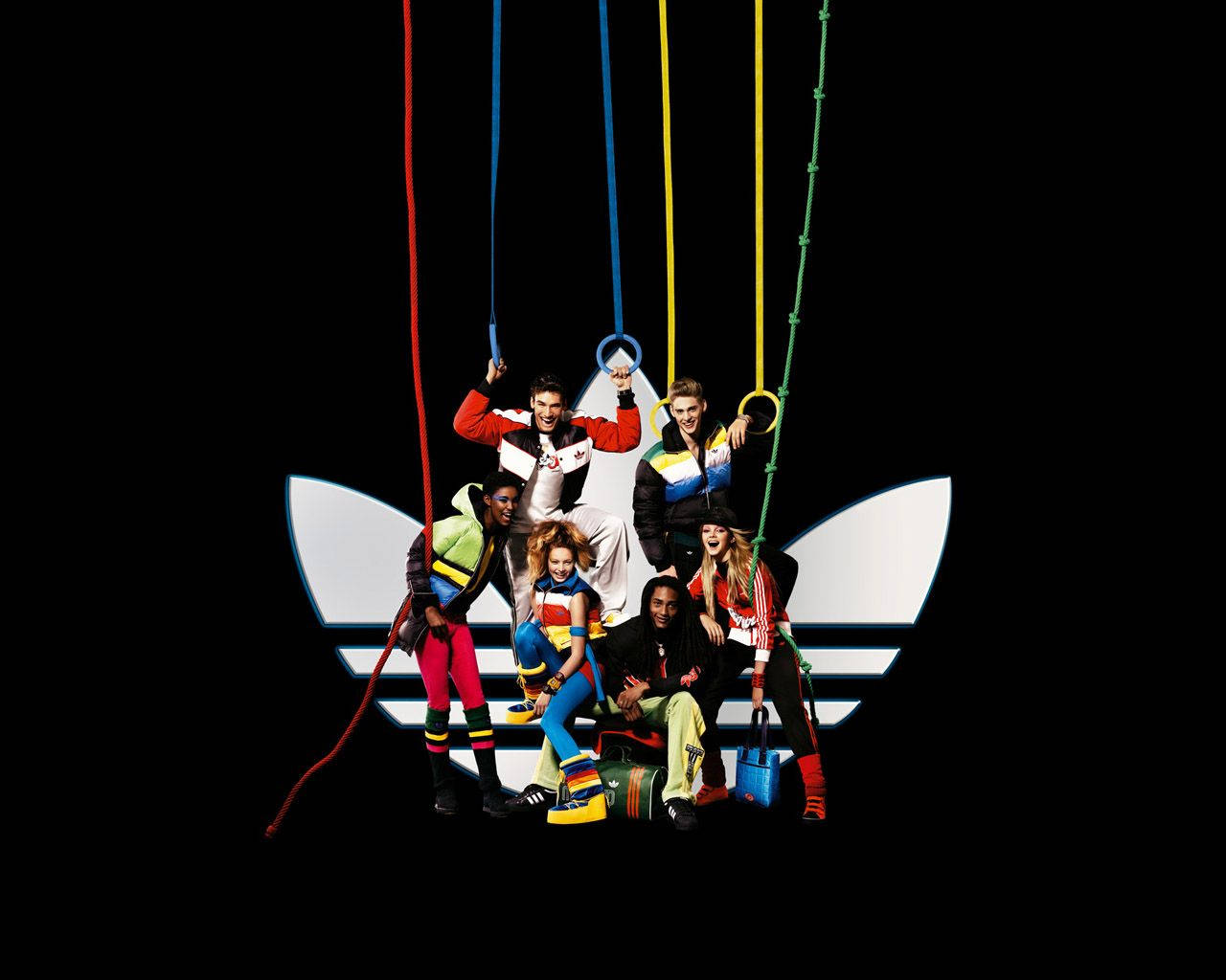 Λογότυπο της μάρκας Adidas και μοντέλα εφήβων Ταπετσαρία