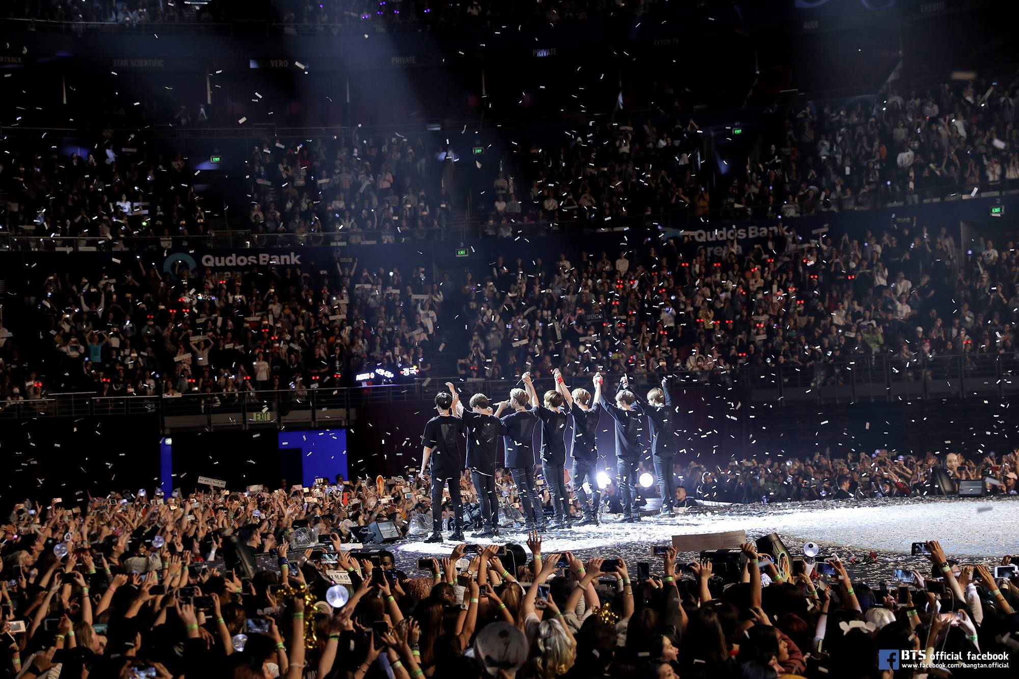 Μέλη στη Συναυλία Love Yourself των BTS Ταπετσαρία