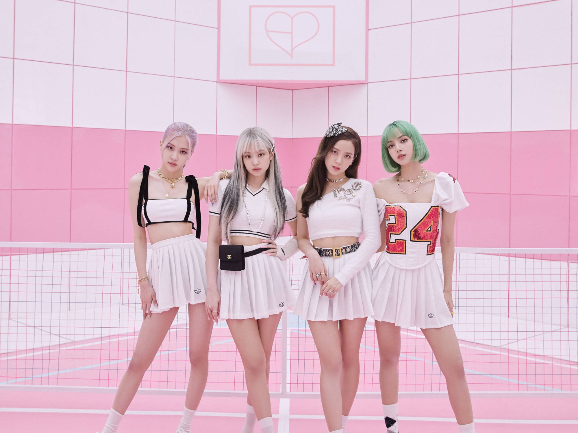 Μέλη των Blackpink με αθλητικά ρούχα τένις για επιφάνεια εργασίας Ταπετσαρία