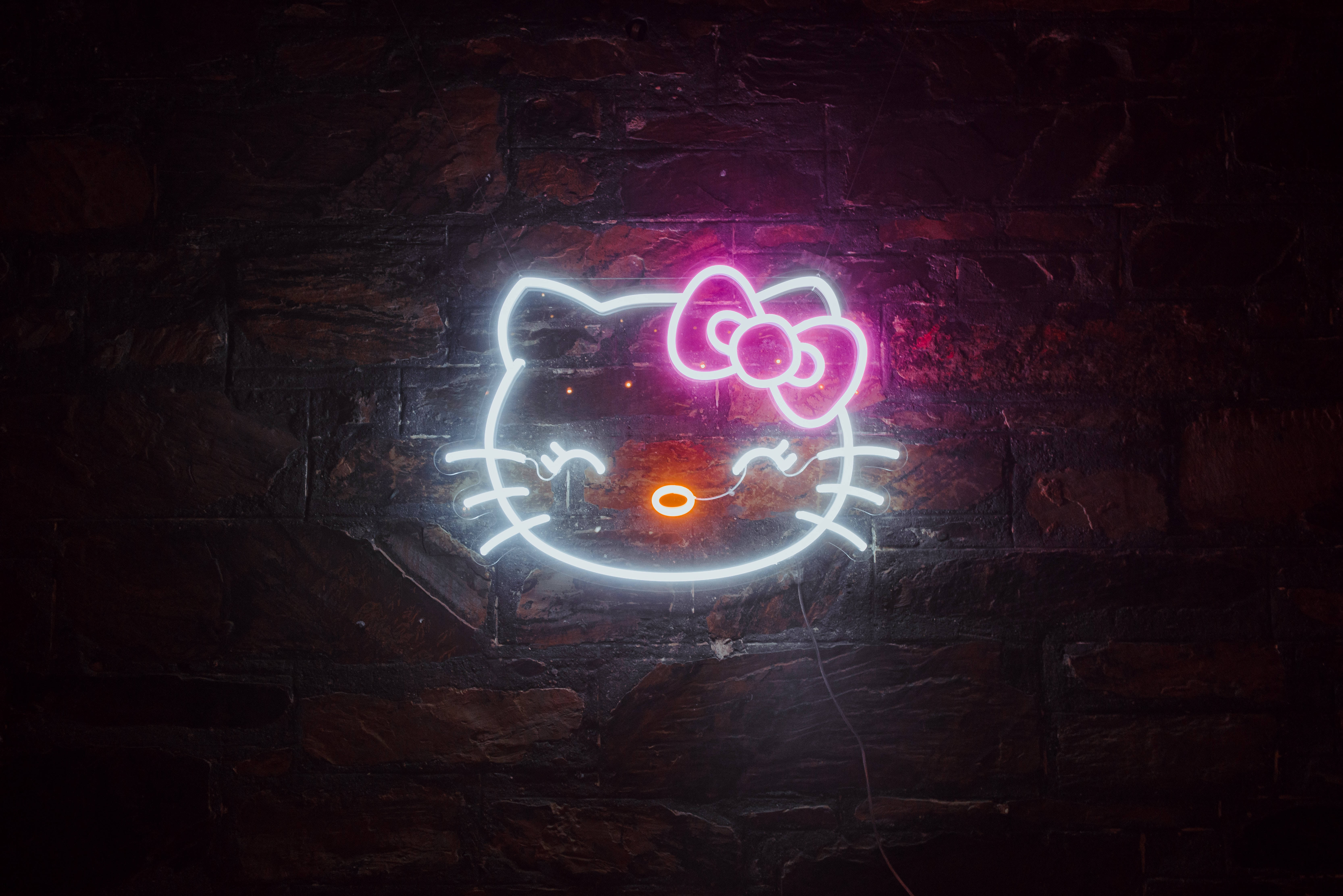 Μαύρη Hello Kitty σε Νέον Φώτα Ταπετσαρία