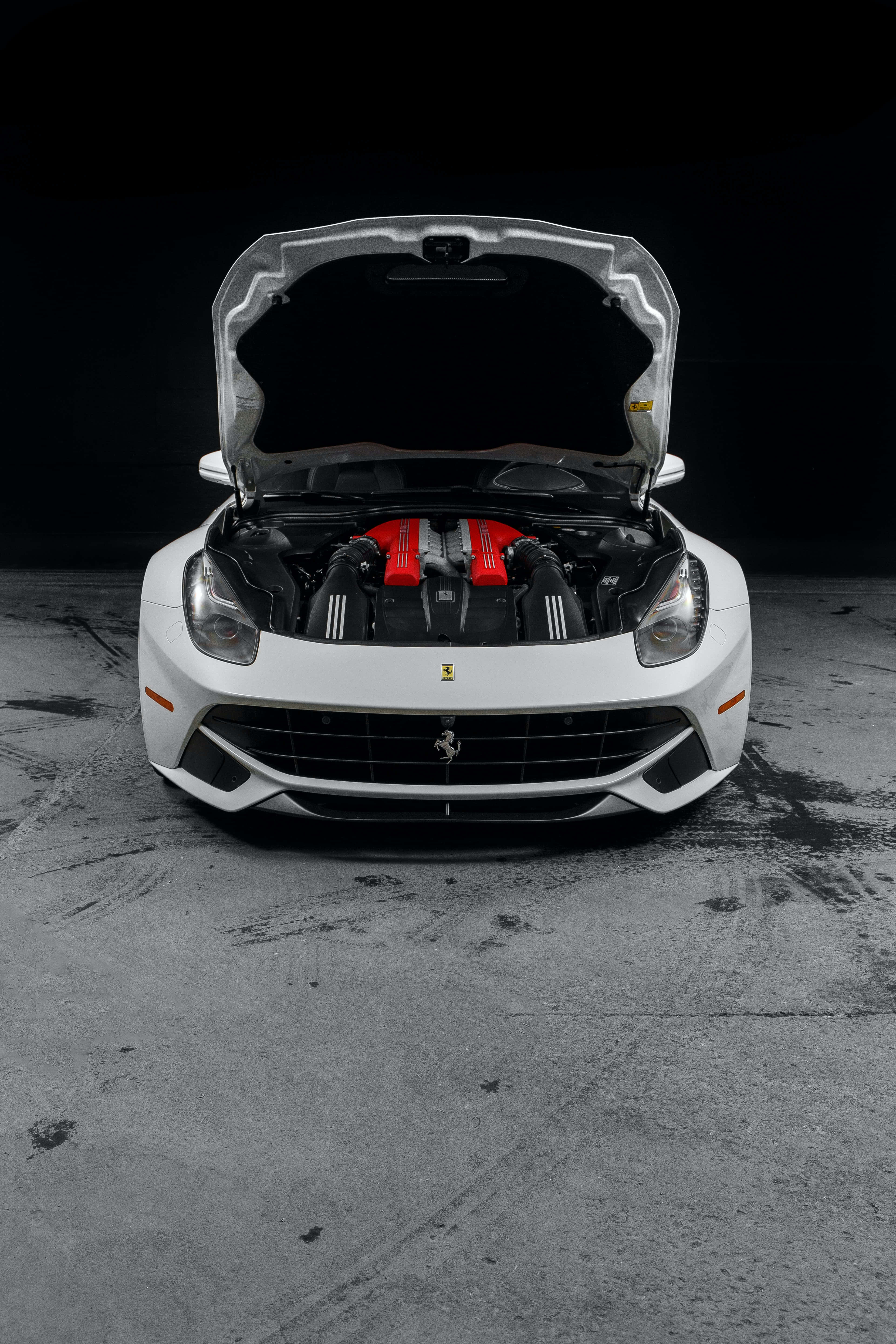 Μεγαλοπρεπές Κόκκινο Ferrari με Ταχύτητα στο Λυκόφως Ταπετσαρία