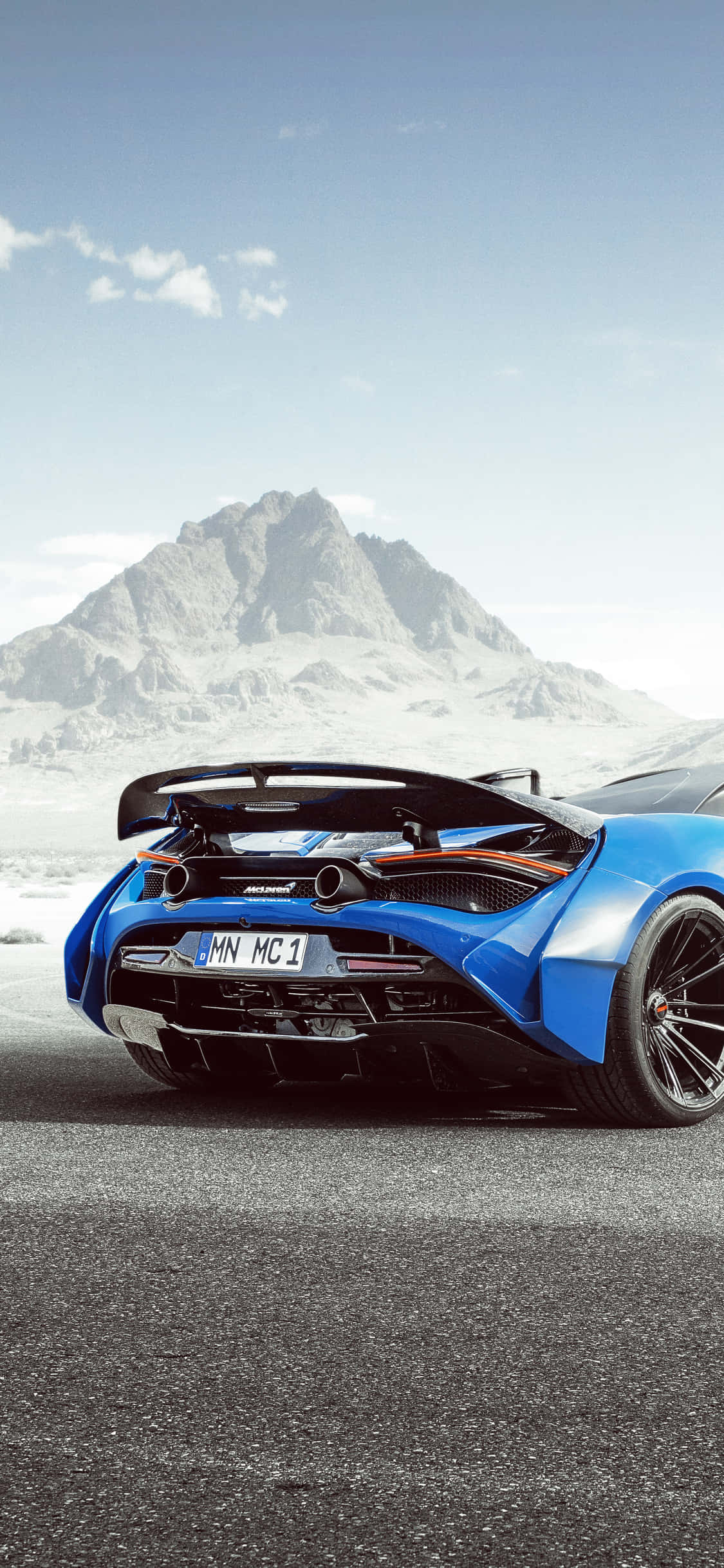 “Μια αποδοθείσα εικόνα του πολυτελούς iPhone Xs και Mclaren 720s στο ίδιο κάδρο” Ταπετσαρία