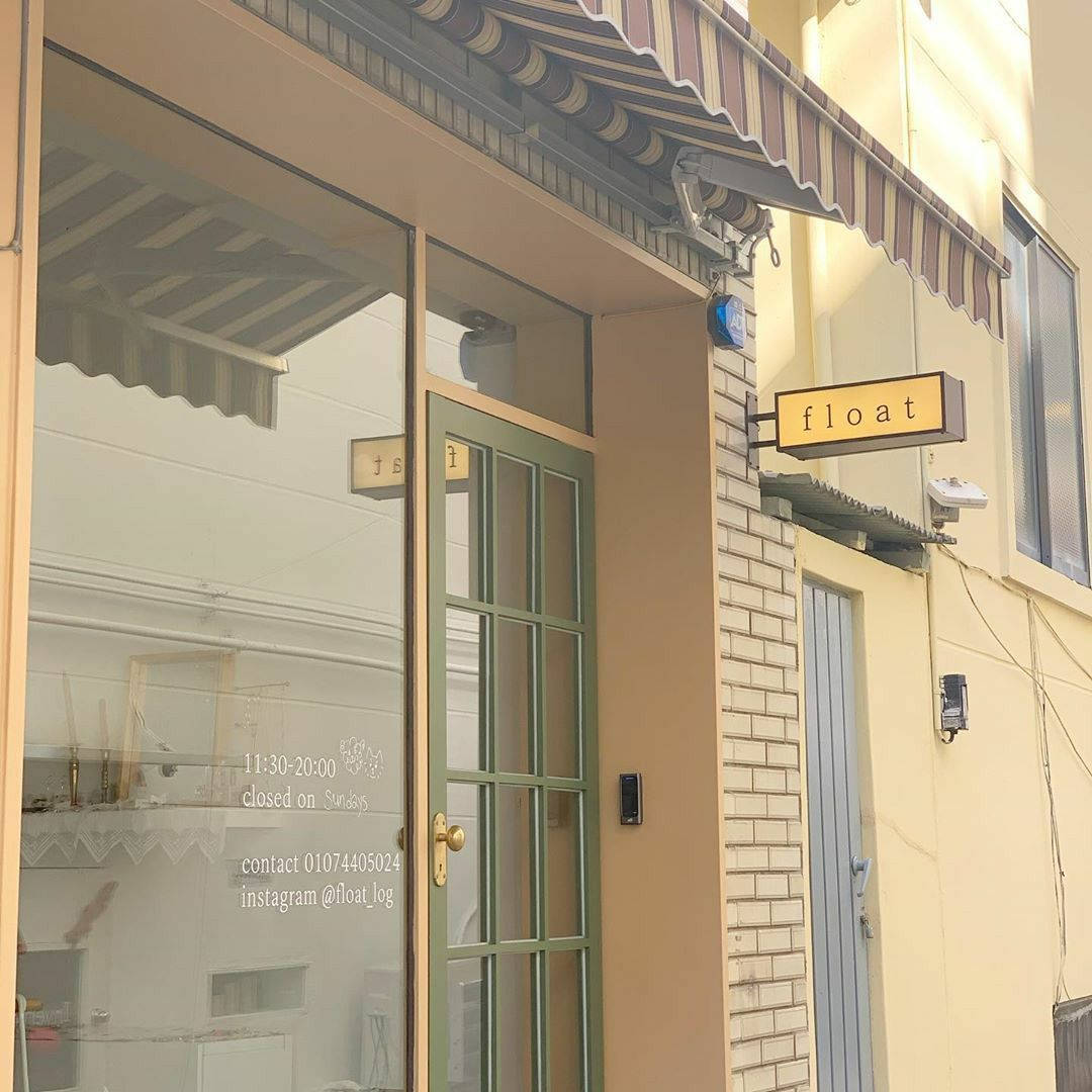 Μπεζ εξωτερικό κορεατικού καταστήματος Pinterest αισθητική Ταπετσαρία