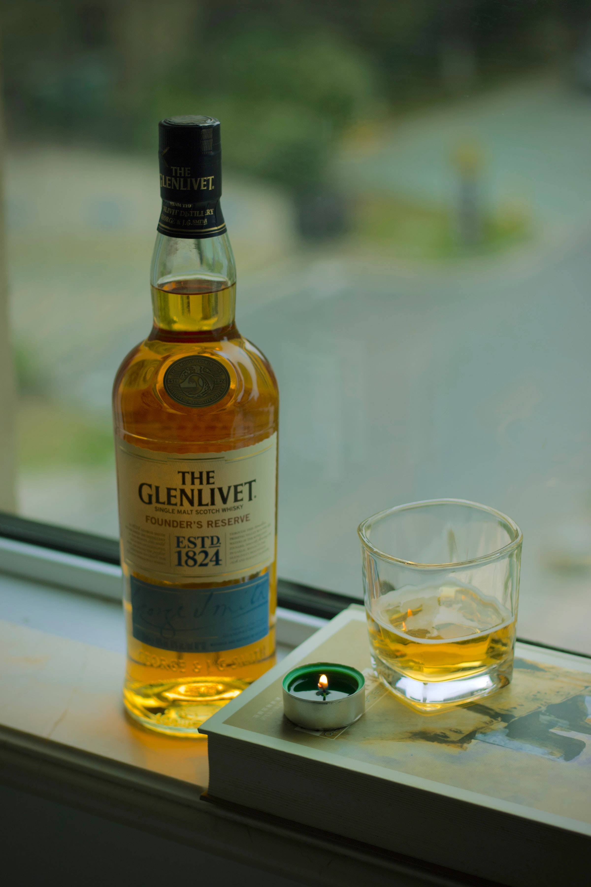 Μπουκάλι Ουίσκι The Glenlivet Ταπετσαρία