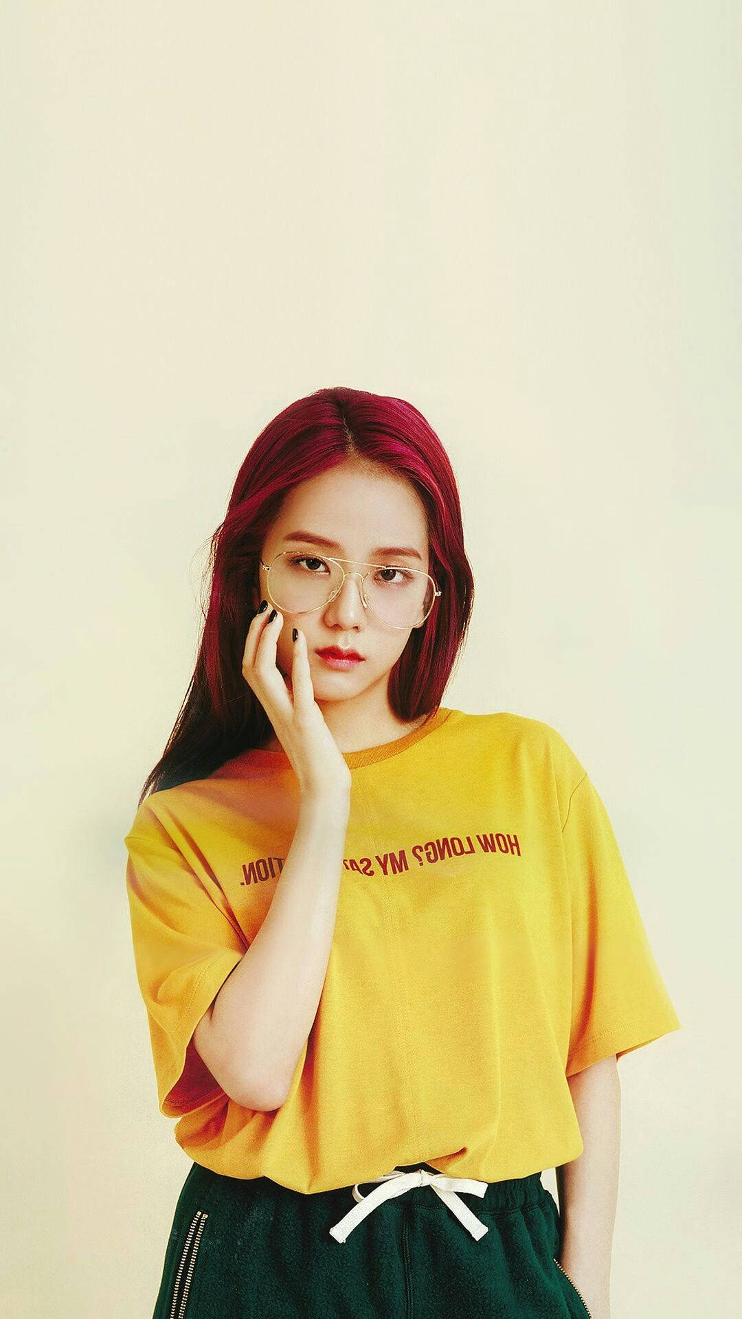 Ταπετσαρία Blackpink με την Jisoo με γυαλιά και κίτρινο graphic πουκάμισο — Blackpink Ταπετσαρία