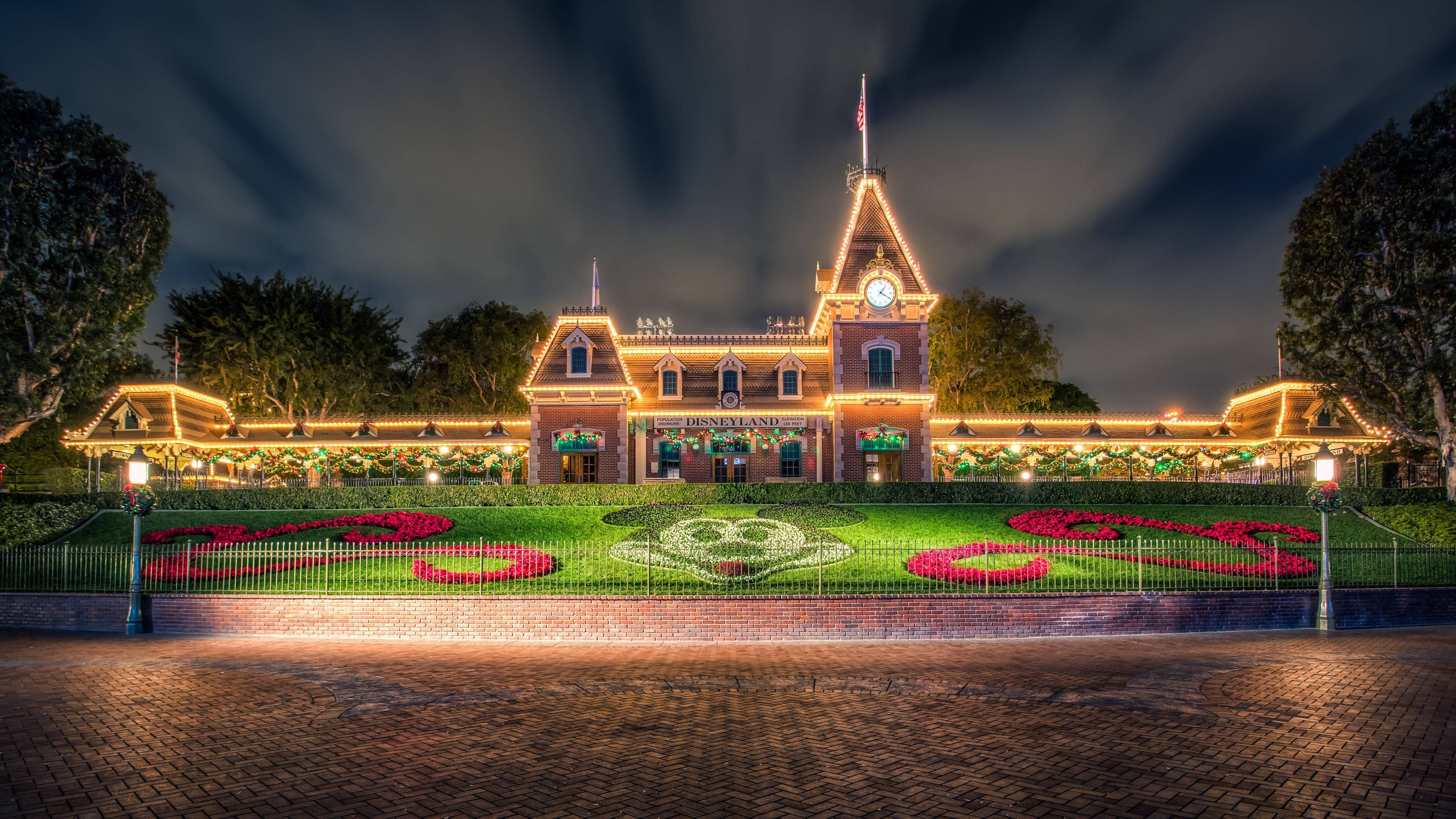Νυχτερινή Είσοδος Disneyland Disney 4K Ultra Wide Ταπετσαρία